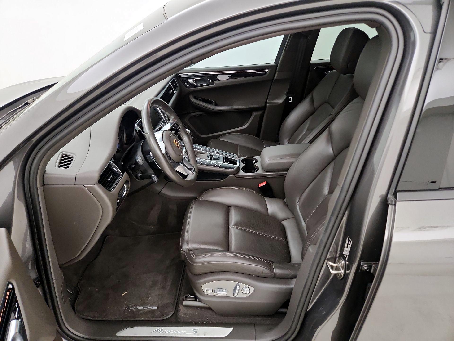 Thumbnail: 2015 Porsche Macan - 11