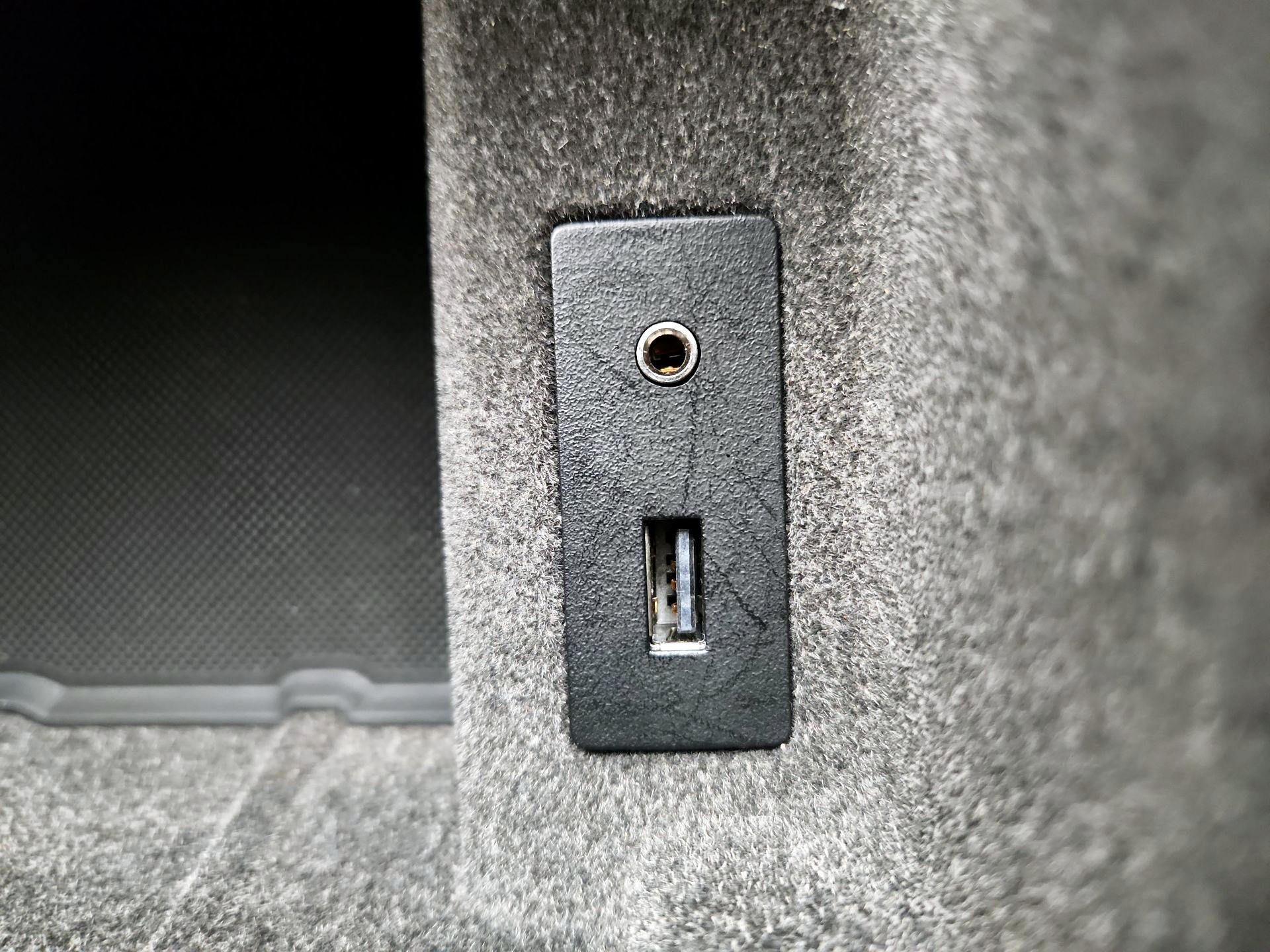 Thumbnail: 2015 Porsche Macan - 19