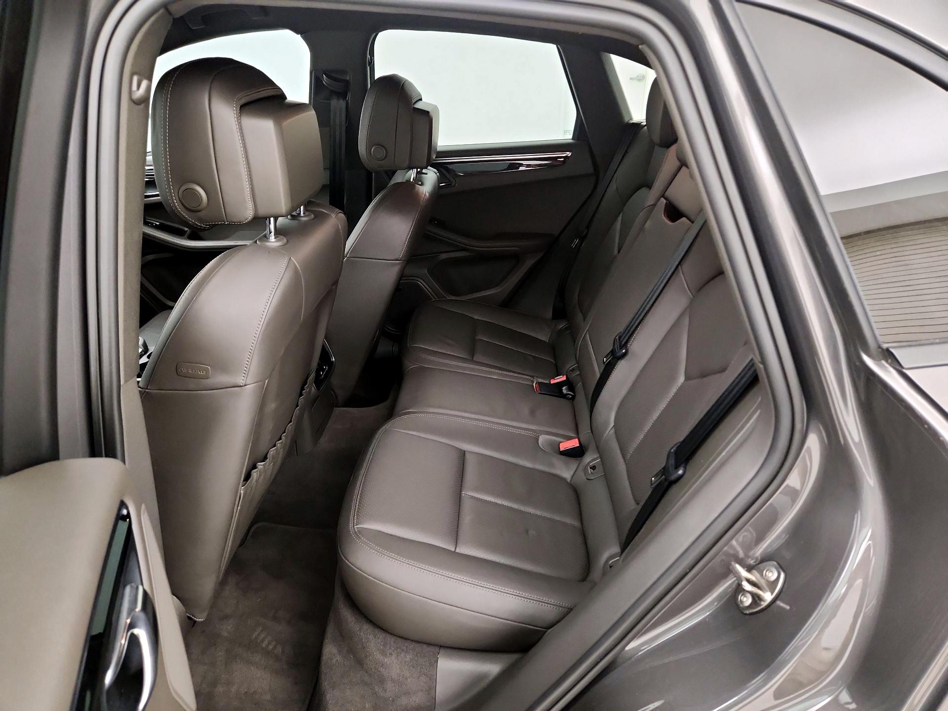 Thumbnail: 2015 Porsche Macan - 20