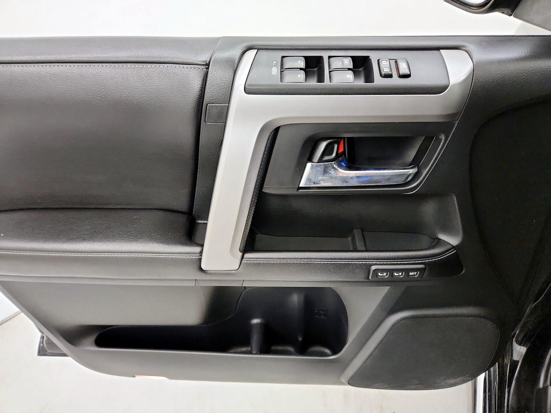 Thumbnail: 2016 Toyota 4Runner - 12
