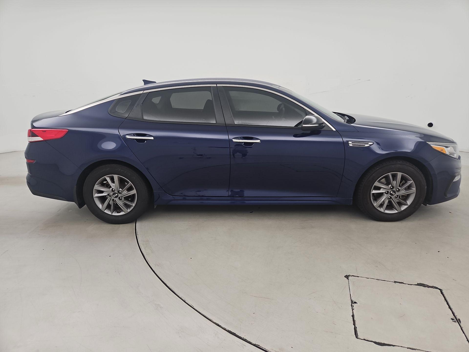 Thumbnail: 2020 Kia Optima - 4