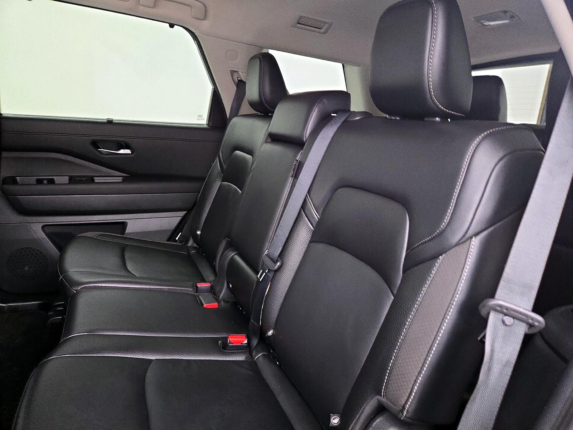 Thumbnail: 2023 Nissan Pathfinder - 20