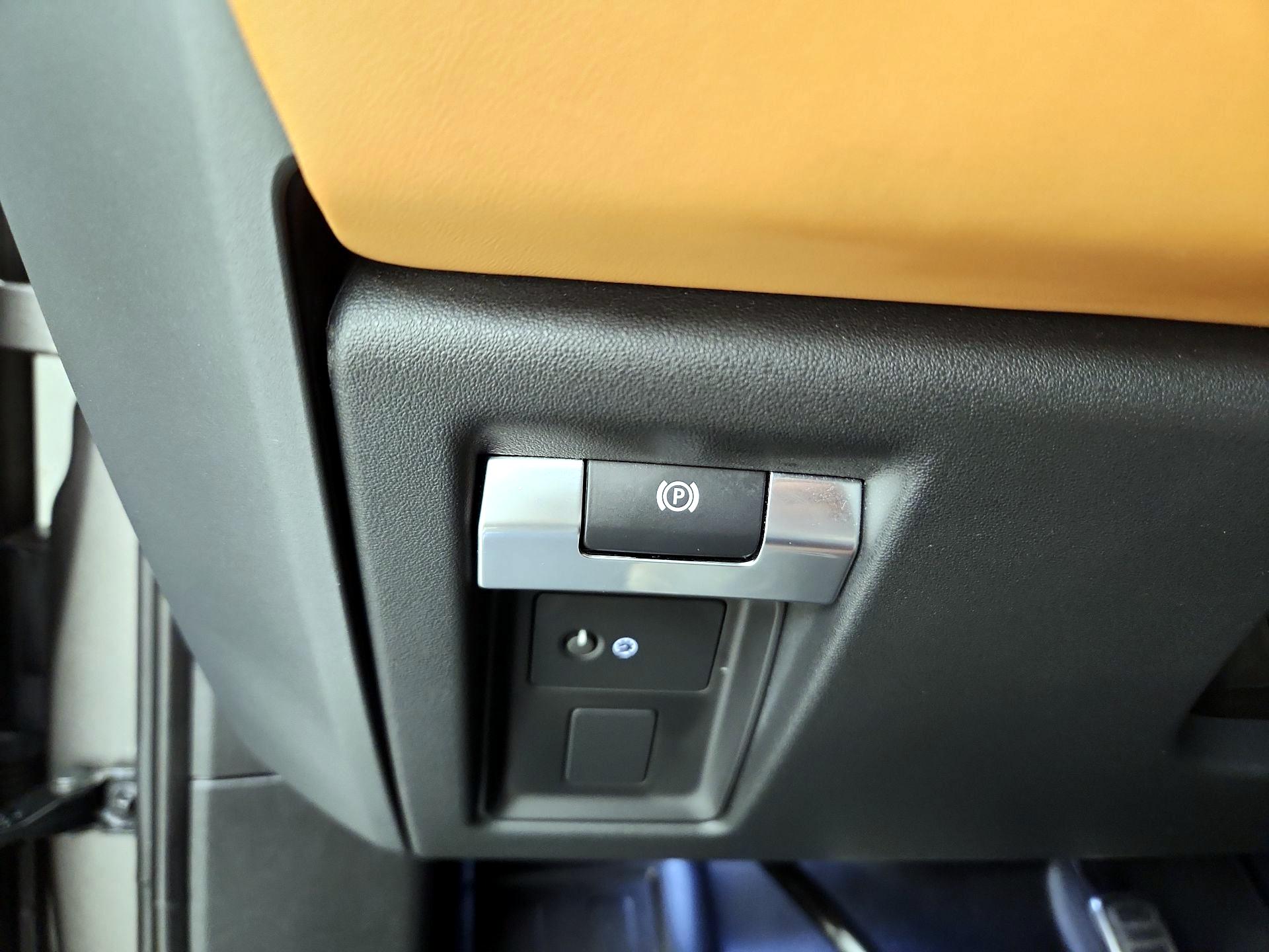 Thumbnail: 2021 Land Rover Defender - 13