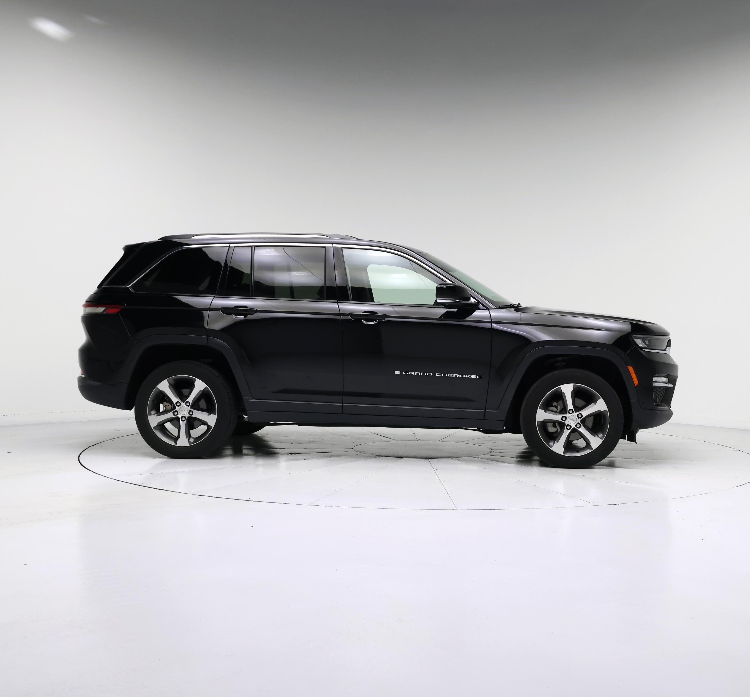 Thumbnail: 2023 Jeep Grand Cherokee - 7