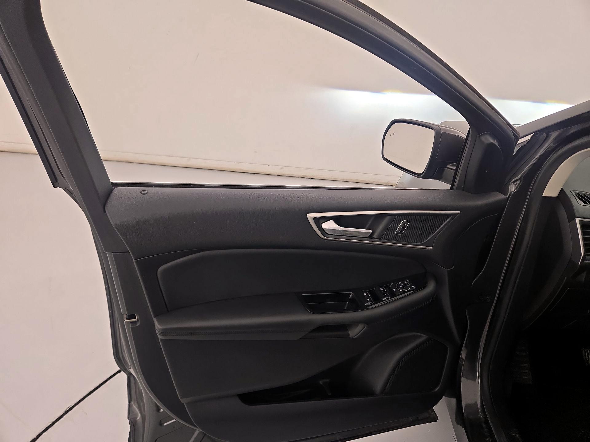 Thumbnail: 2020 Ford Edge - 12