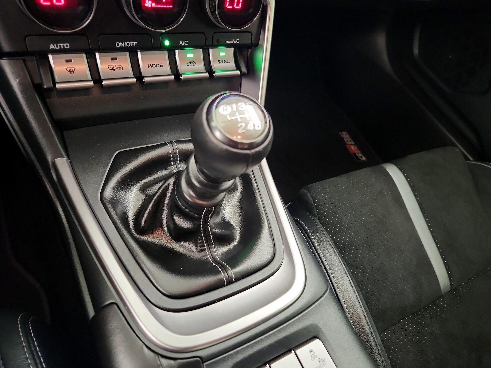 2025 Toyota GR86 Premium - Photo 18