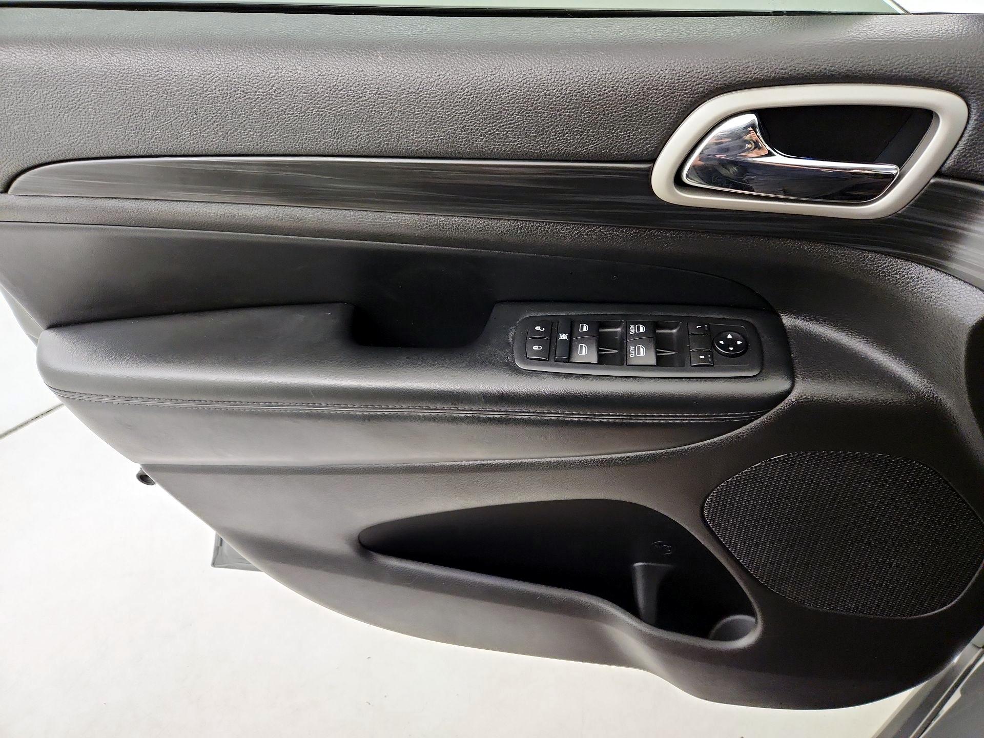 Thumbnail: 2020 Jeep Grand Cherokee - 12