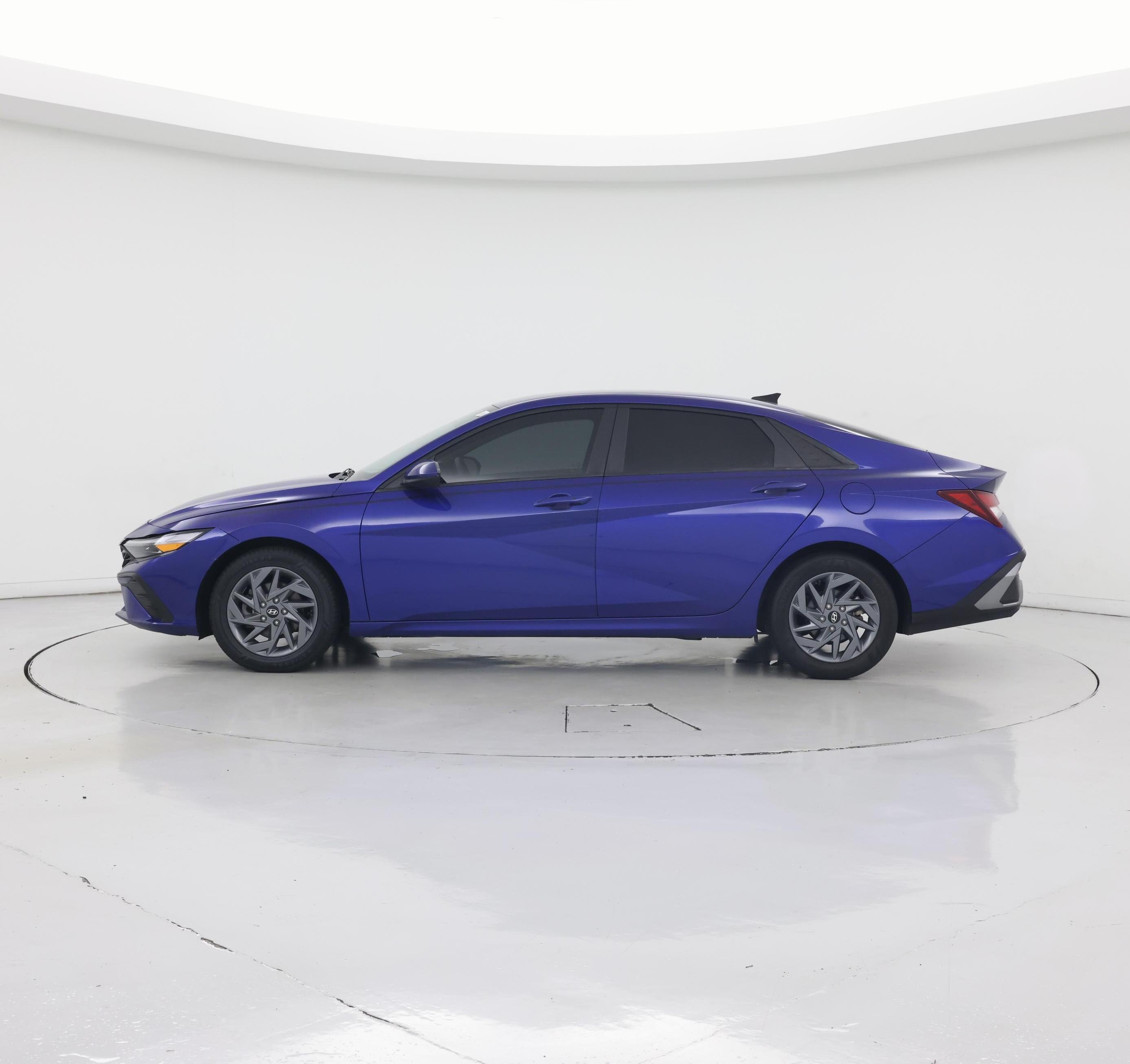 Thumbnail: 2024 Hyundai Elantra - 3