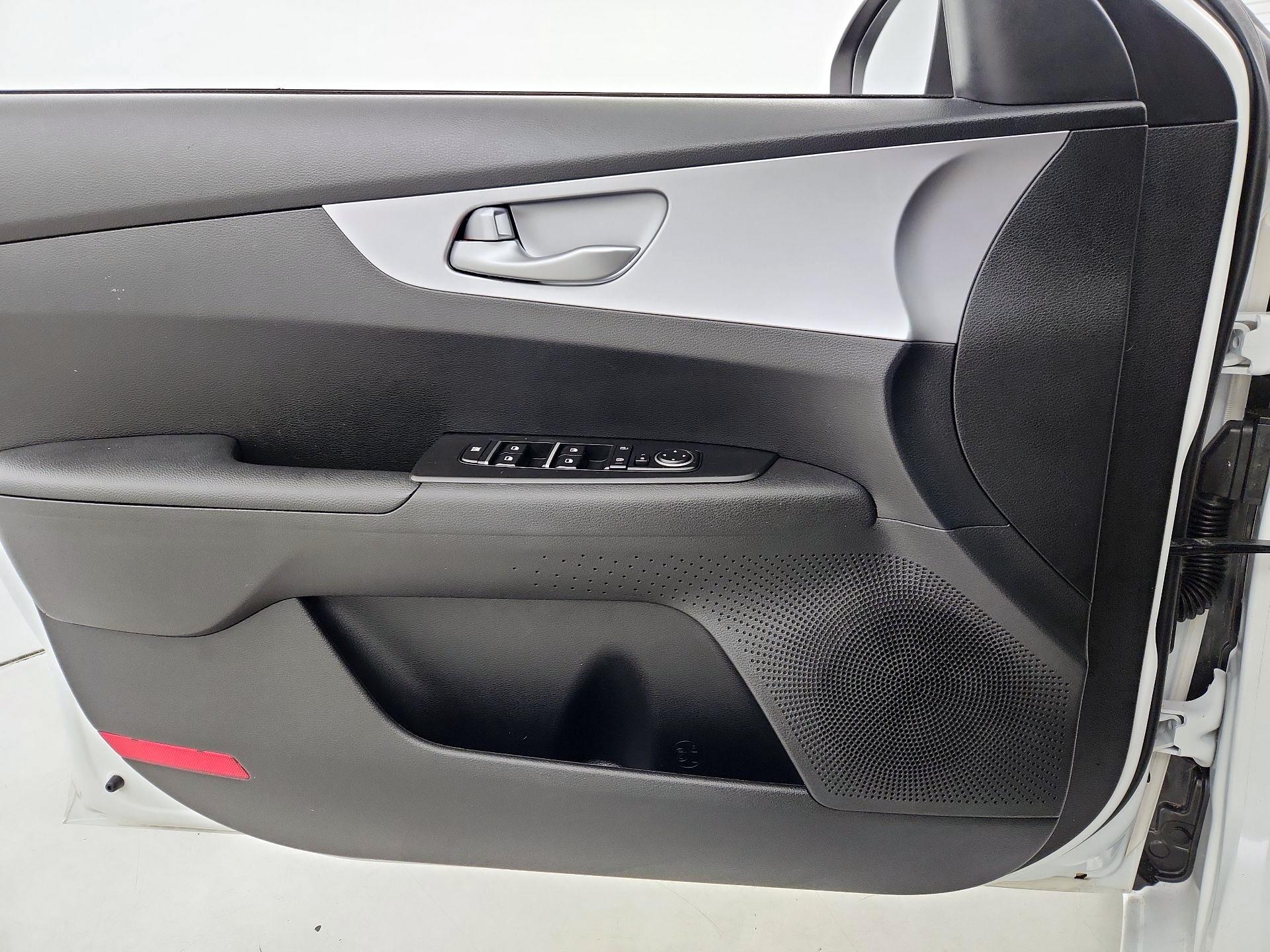 Thumbnail: 2022 Kia Forte - 12