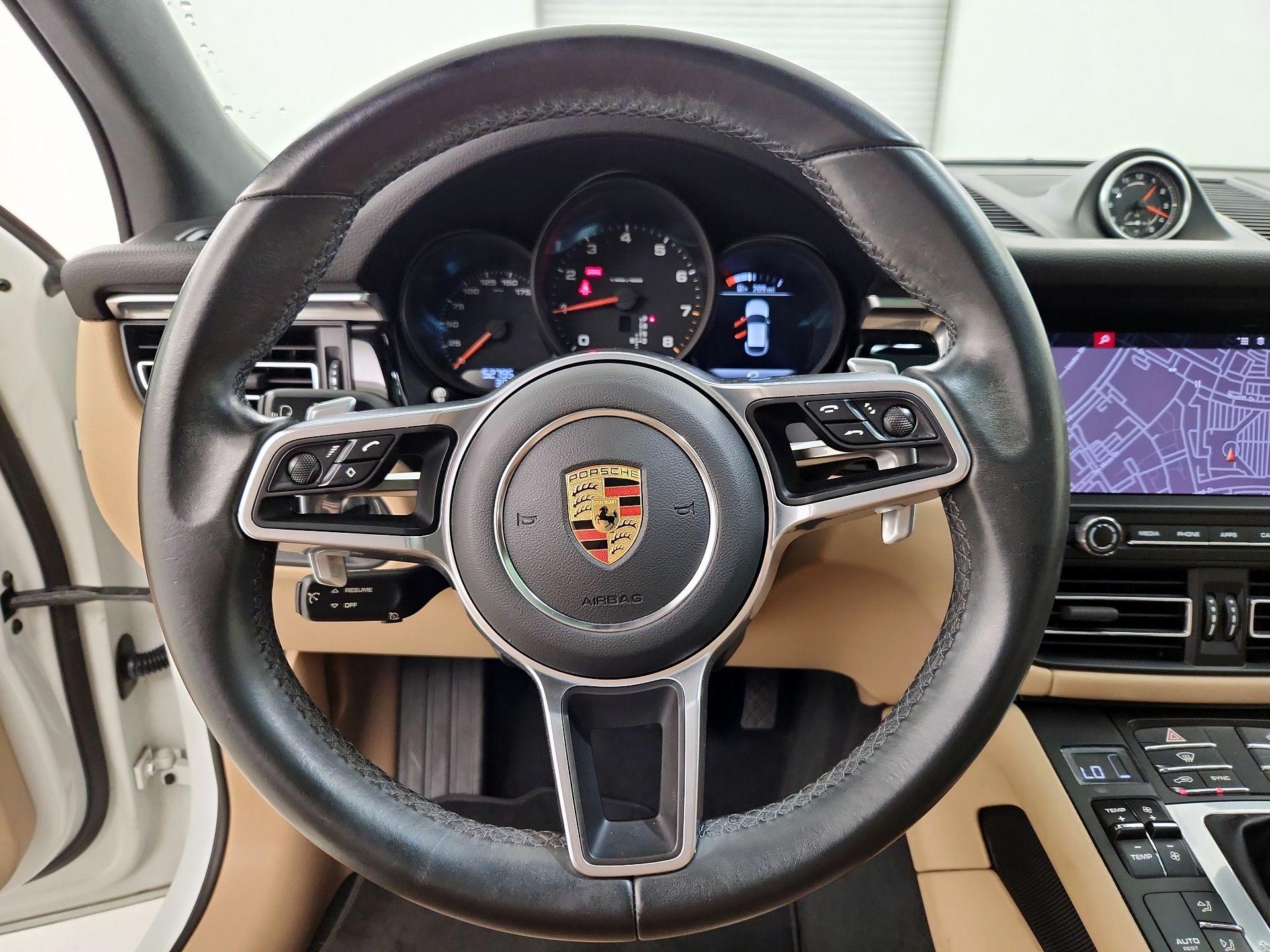 Thumbnail: 2021 Porsche Macan - 10