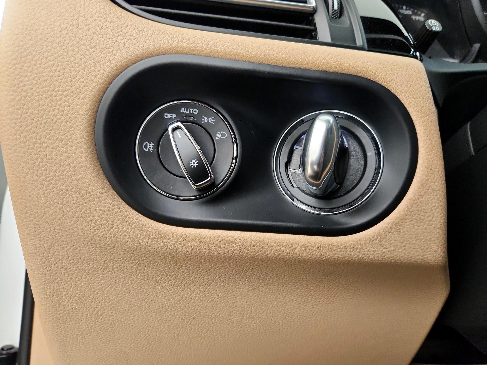 Thumbnail: 2021 Porsche Macan - 13