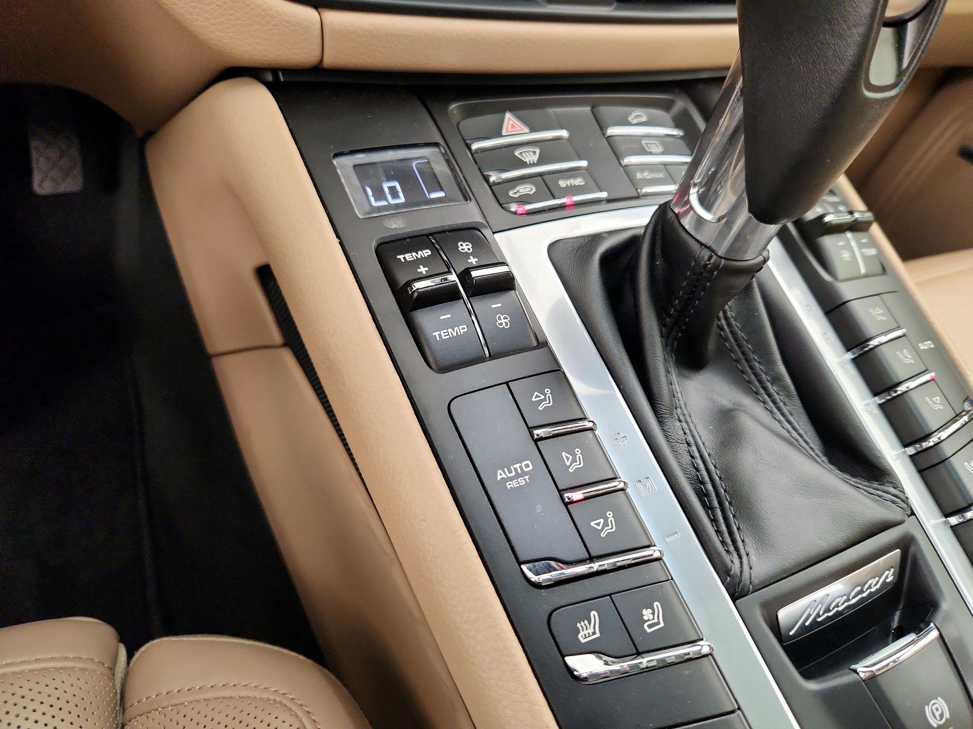 Thumbnail: 2021 Porsche Macan - 17