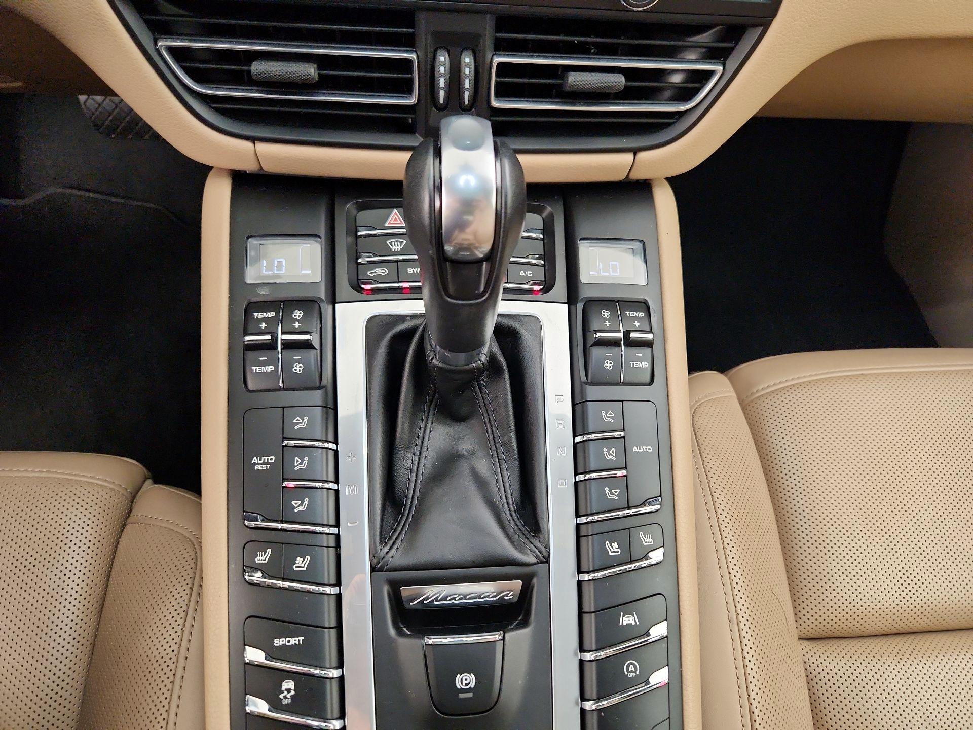 Thumbnail: 2021 Porsche Macan - 18