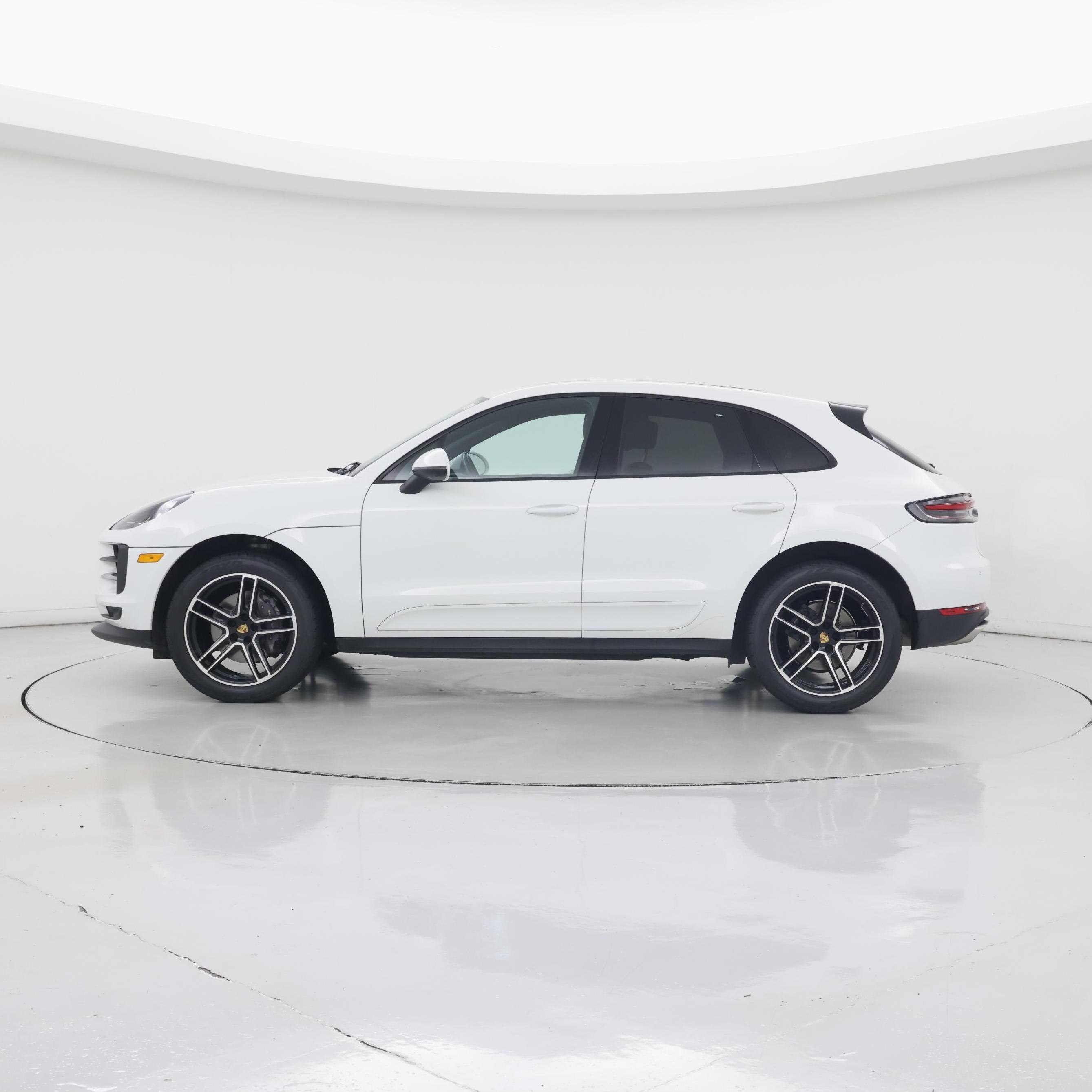 Thumbnail: 2021 Porsche Macan - 3