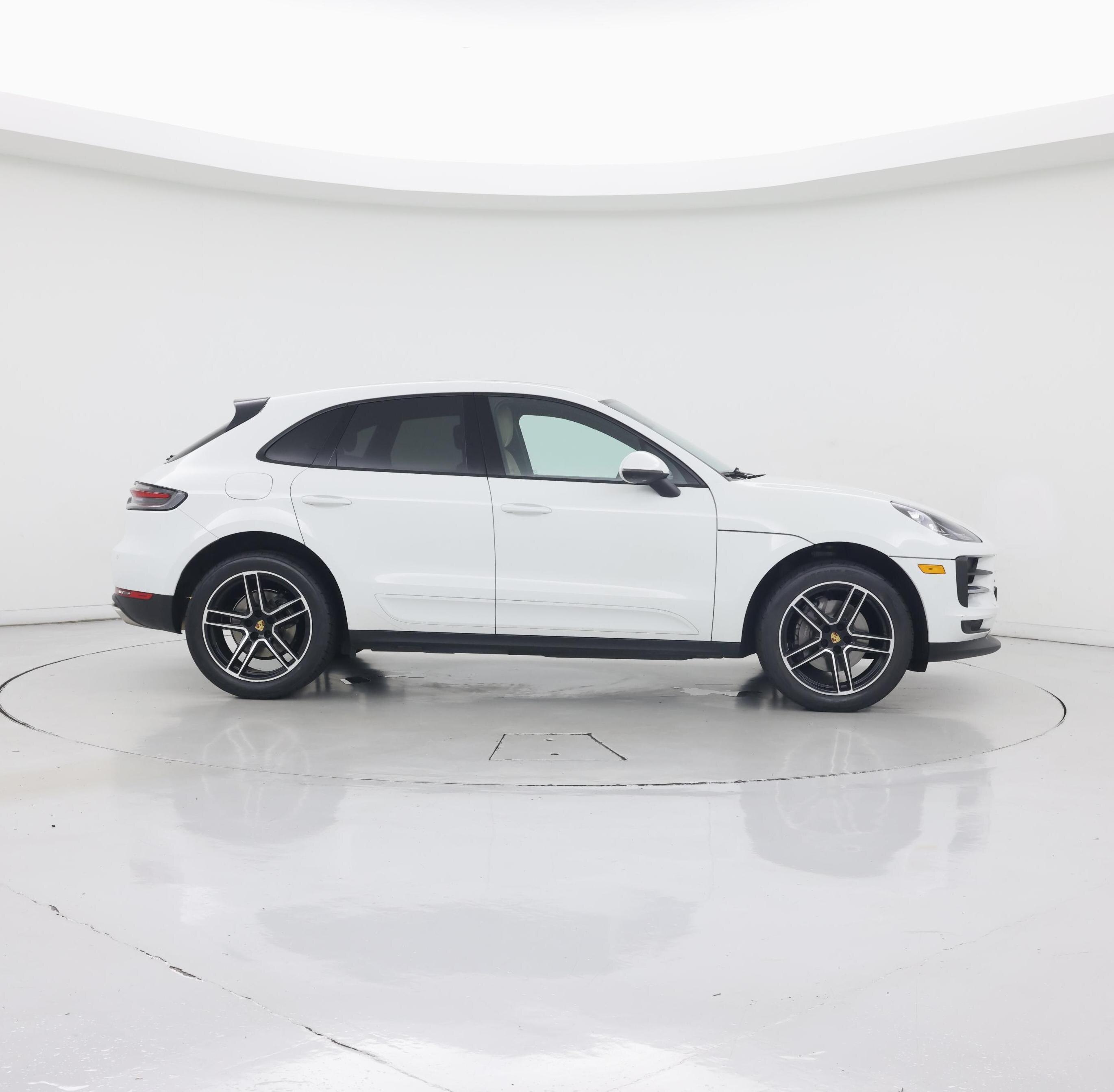 Thumbnail: 2021 Porsche Macan - 7