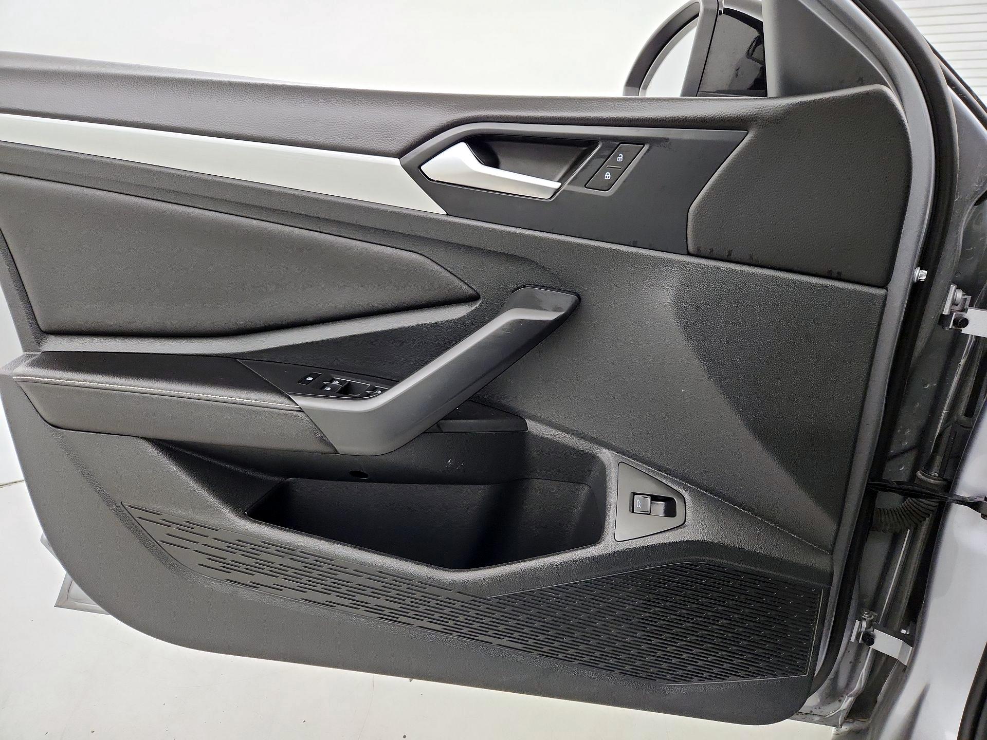 Thumbnail: 2025 Volkswagen Jetta - 12