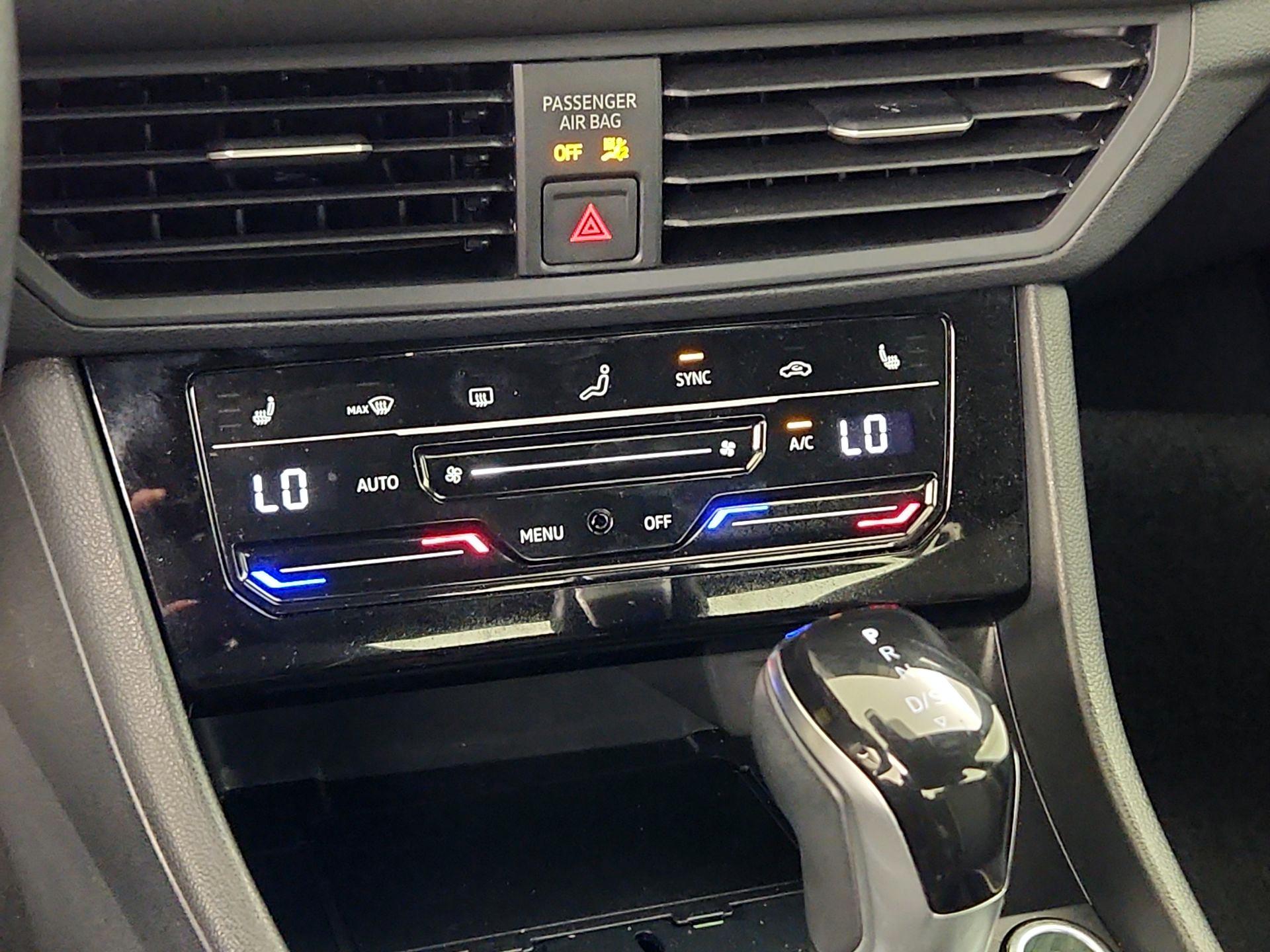 Thumbnail: 2025 Volkswagen Jetta - 16