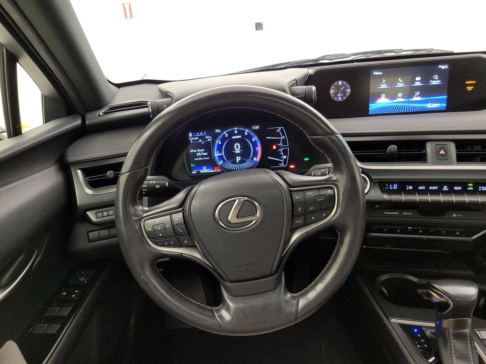 Thumbnail: 2020 Lexus UX - 10