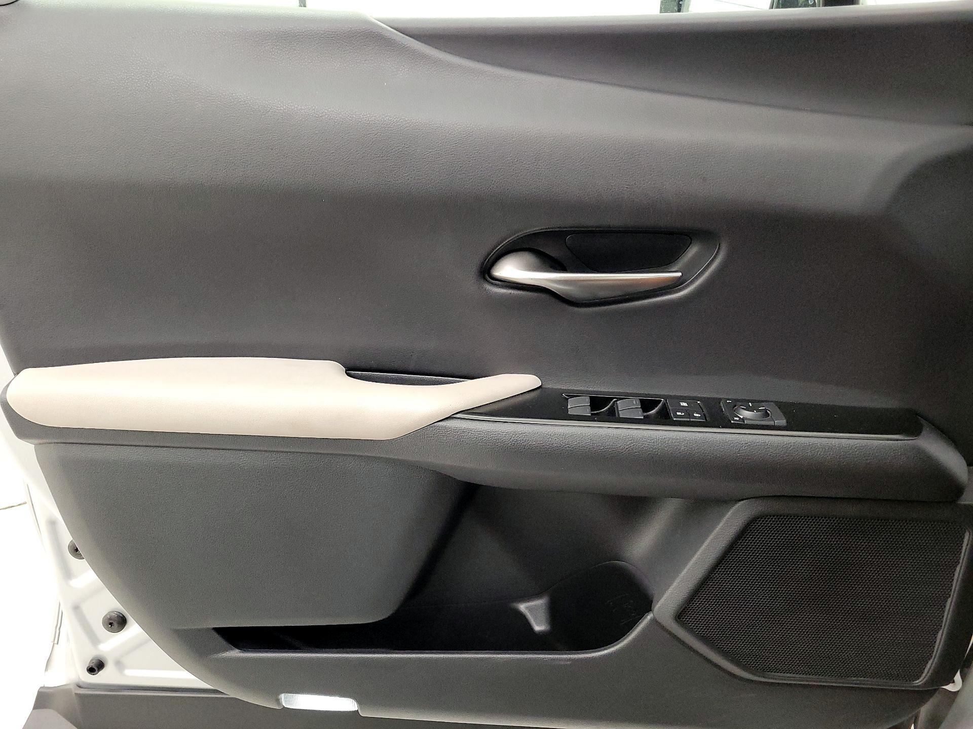 Thumbnail: 2020 Lexus UX - 12