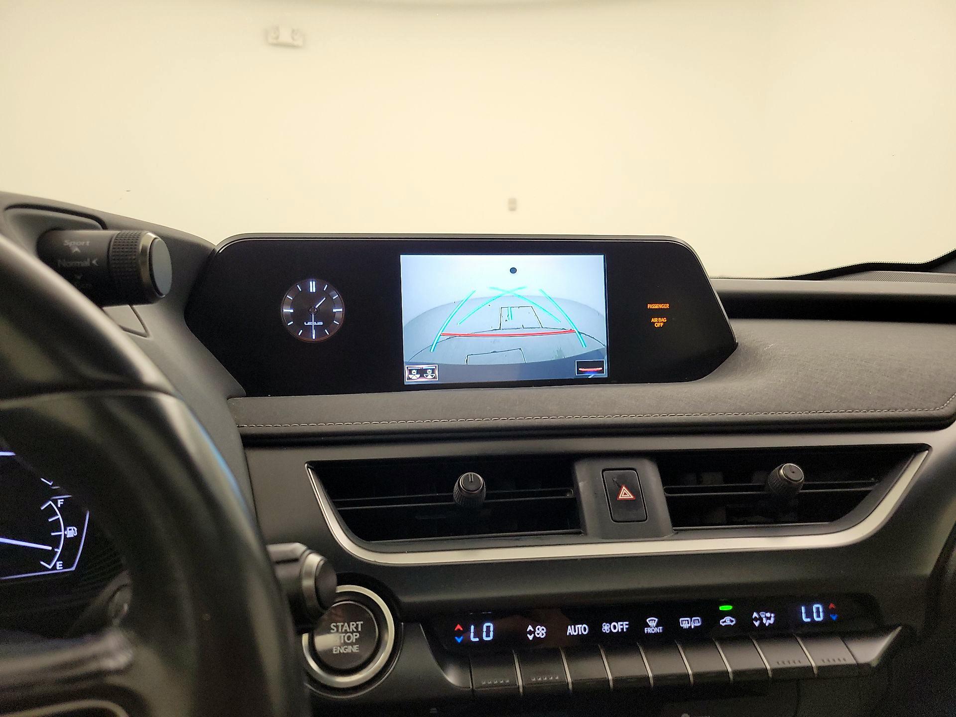 Thumbnail: 2020 Lexus UX - 14