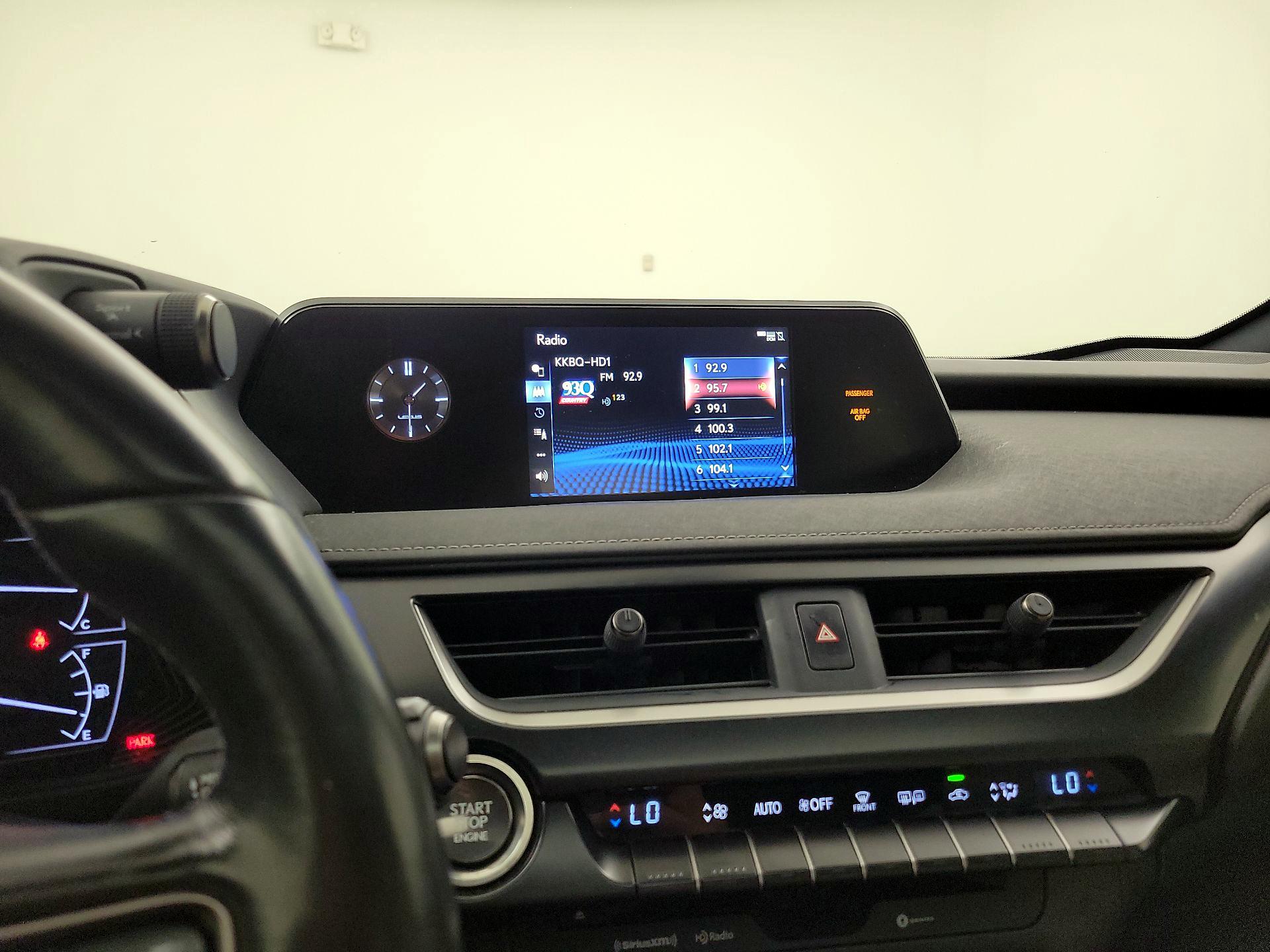 Thumbnail: 2020 Lexus UX - 15