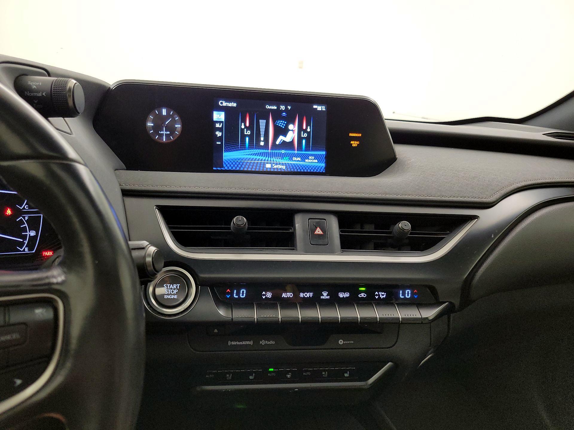 Thumbnail: 2020 Lexus UX - 16