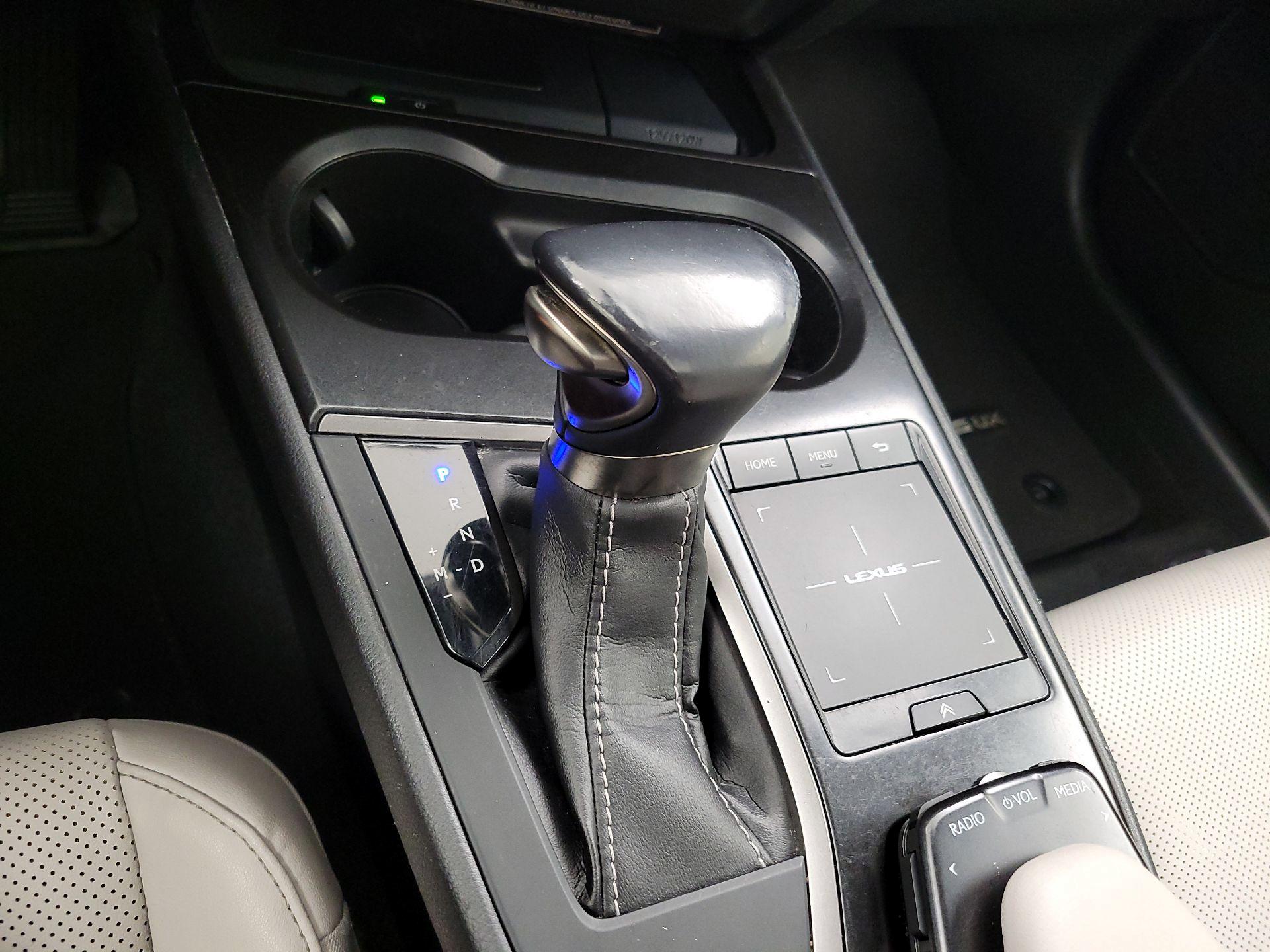 Thumbnail: 2020 Lexus UX - 17