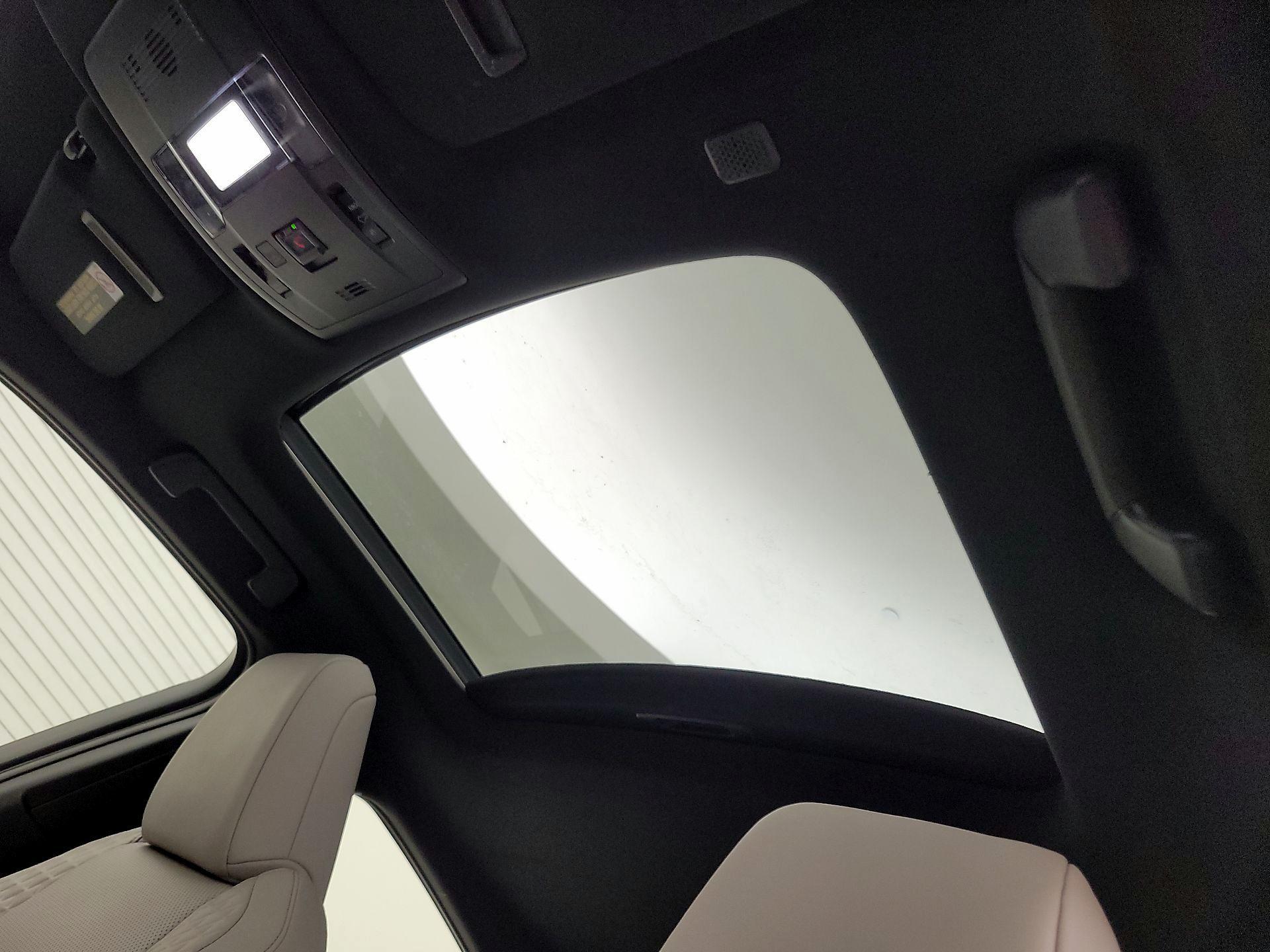 Thumbnail: 2020 Lexus UX - 19