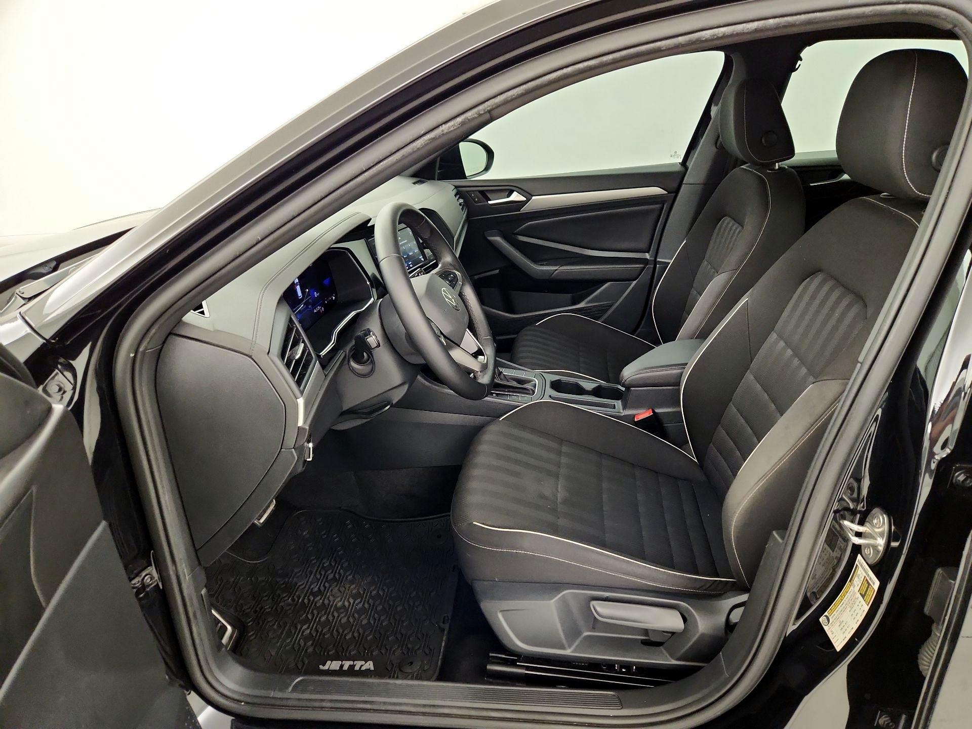 Thumbnail: 2023 Volkswagen Jetta - 11