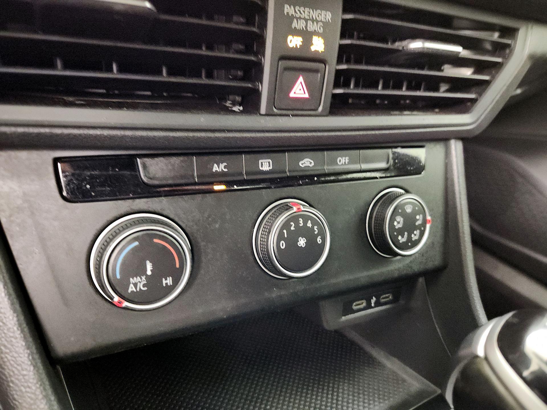 Thumbnail: 2023 Volkswagen Jetta - 16