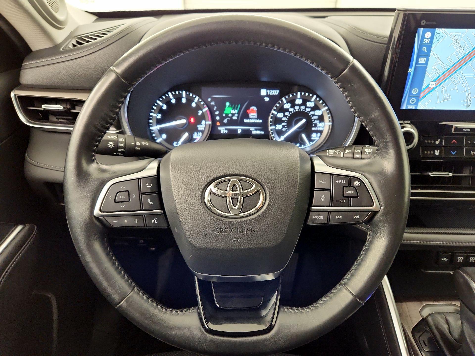 Thumbnail: 2021 Toyota Highlander - 10