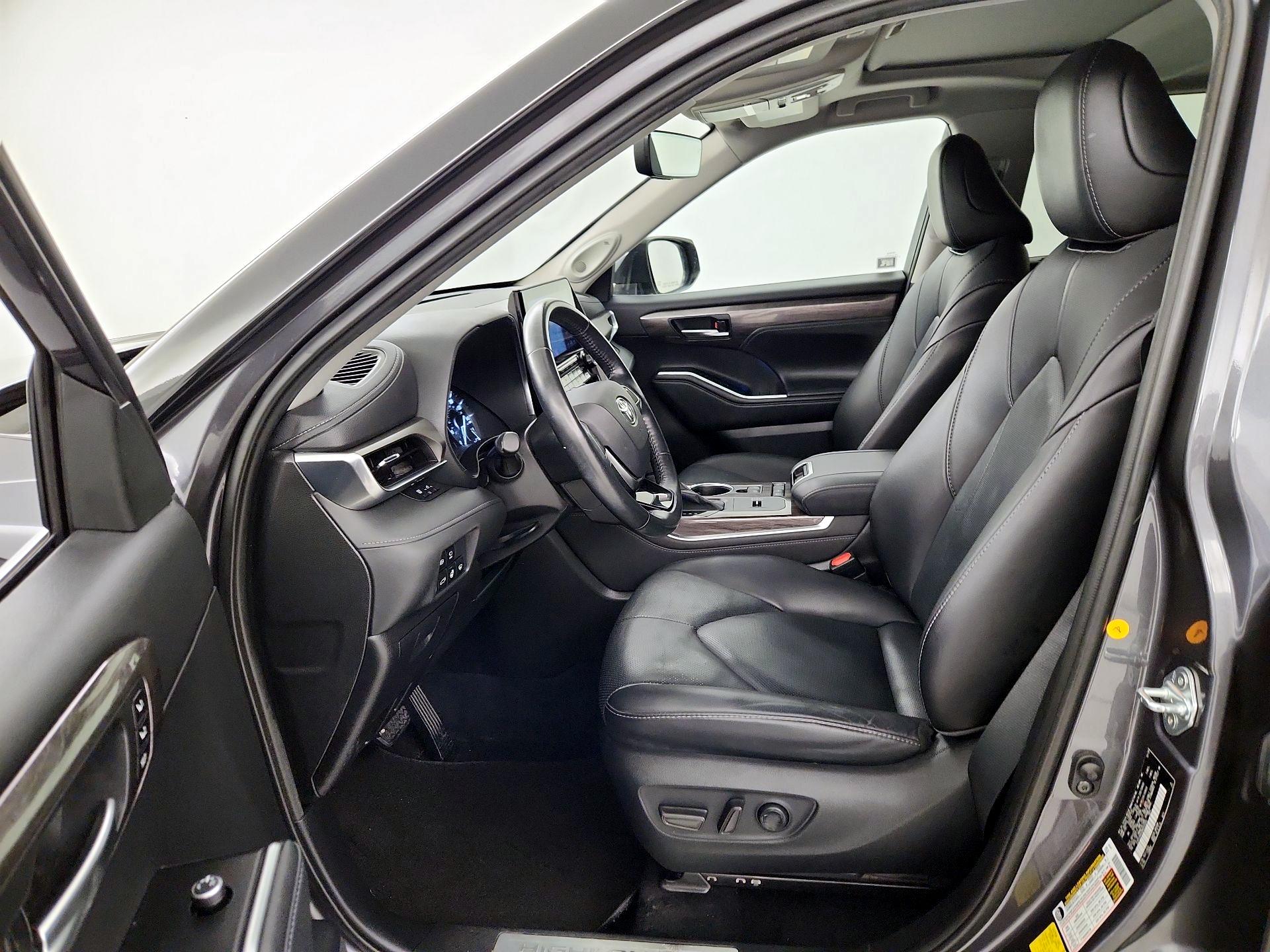 Thumbnail: 2021 Toyota Highlander - 11