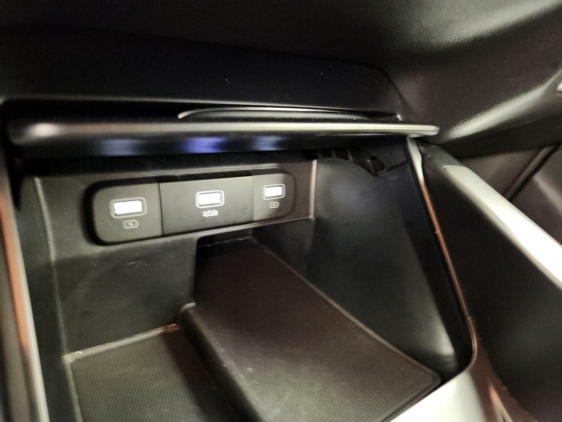 Thumbnail: 2023 Kia Sorento - 18