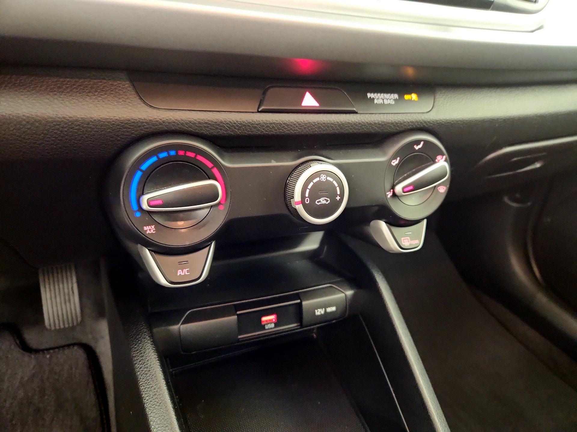 Thumbnail: 2022 Kia Rio5 - 16