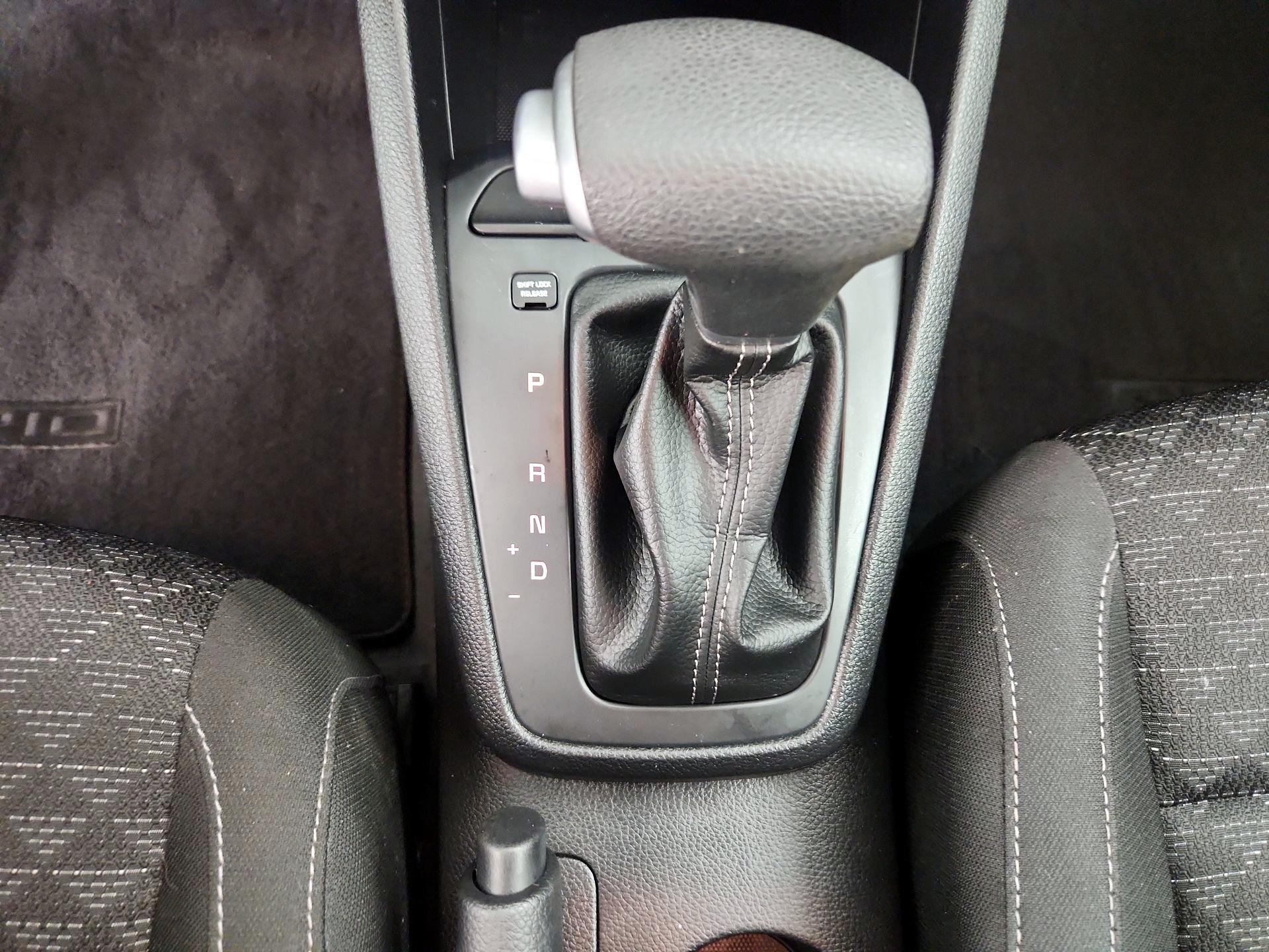 Thumbnail: 2022 Kia Rio5 - 17