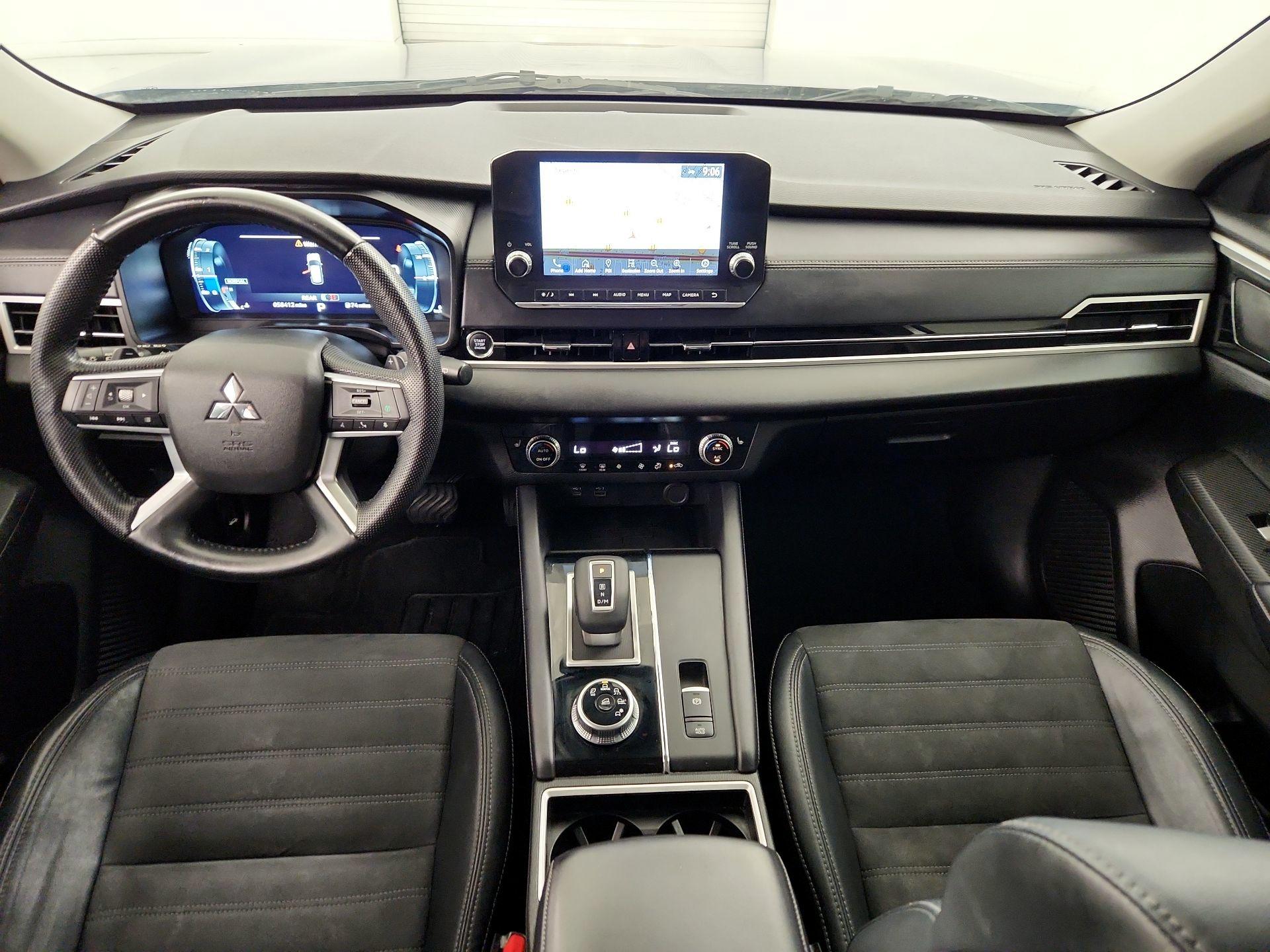Thumbnail: 2023 Mitsubishi Outlander - 9