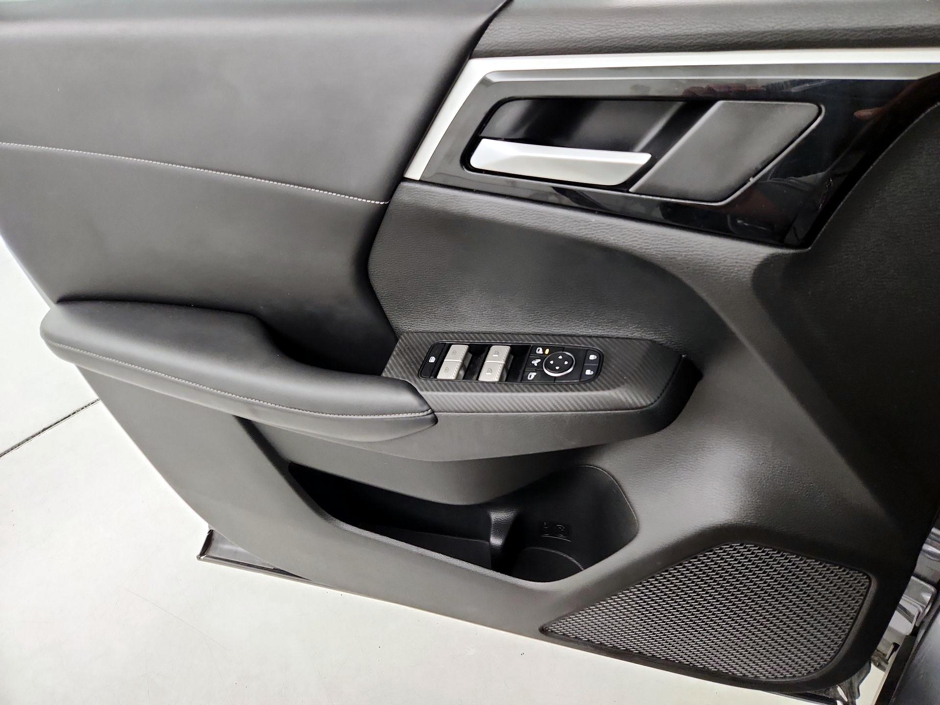Thumbnail: 2023 Mitsubishi Outlander - 12