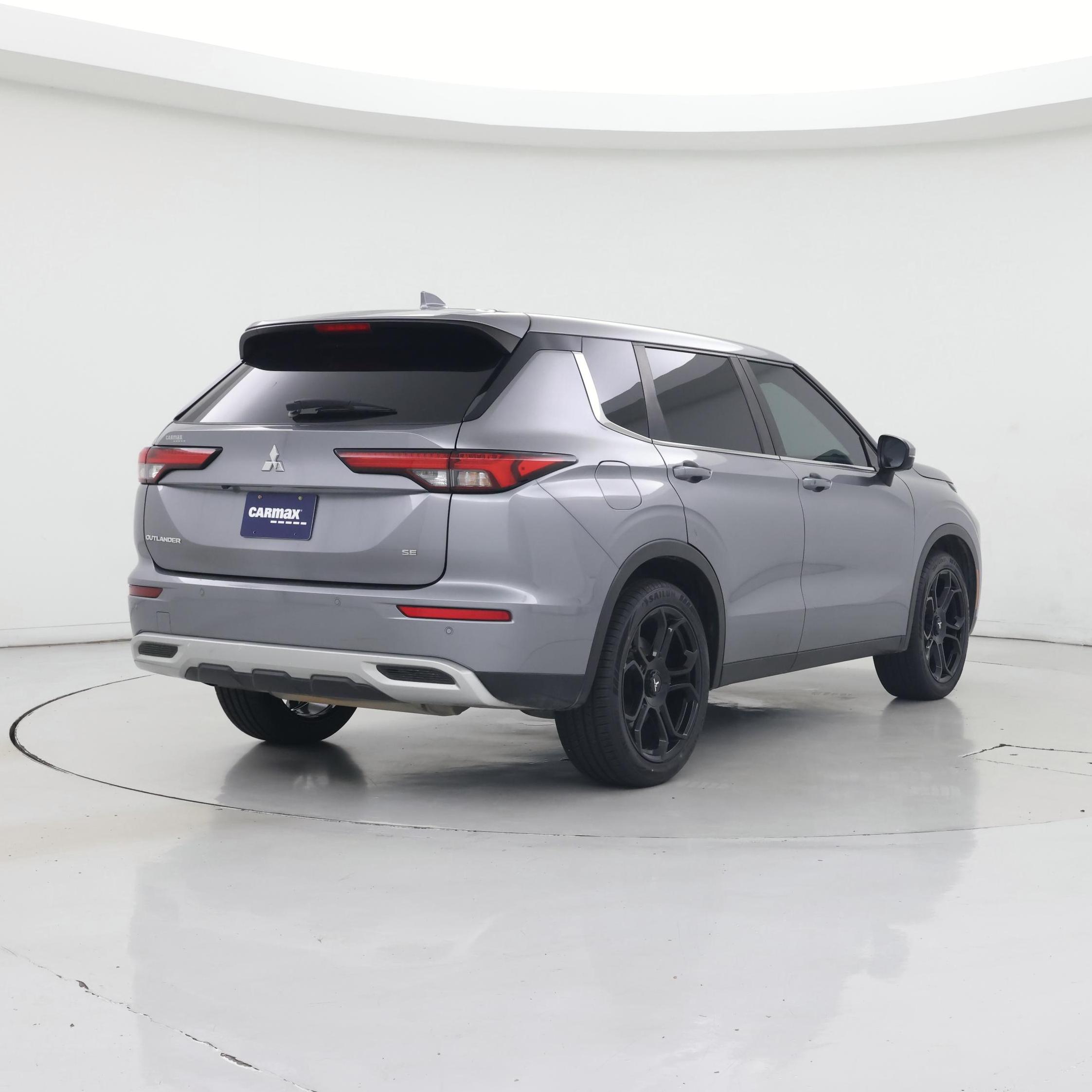 Thumbnail: 2023 Mitsubishi Outlander - 8