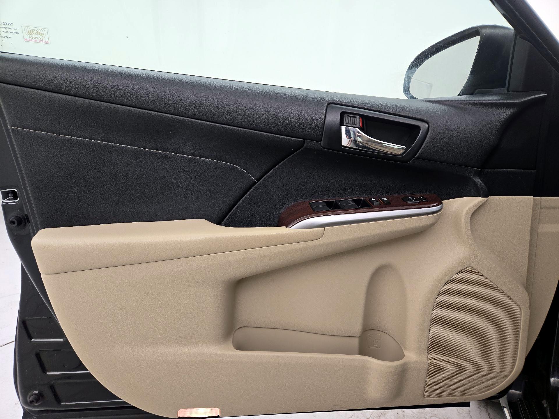Thumbnail: 2014 Toyota Camry - 12