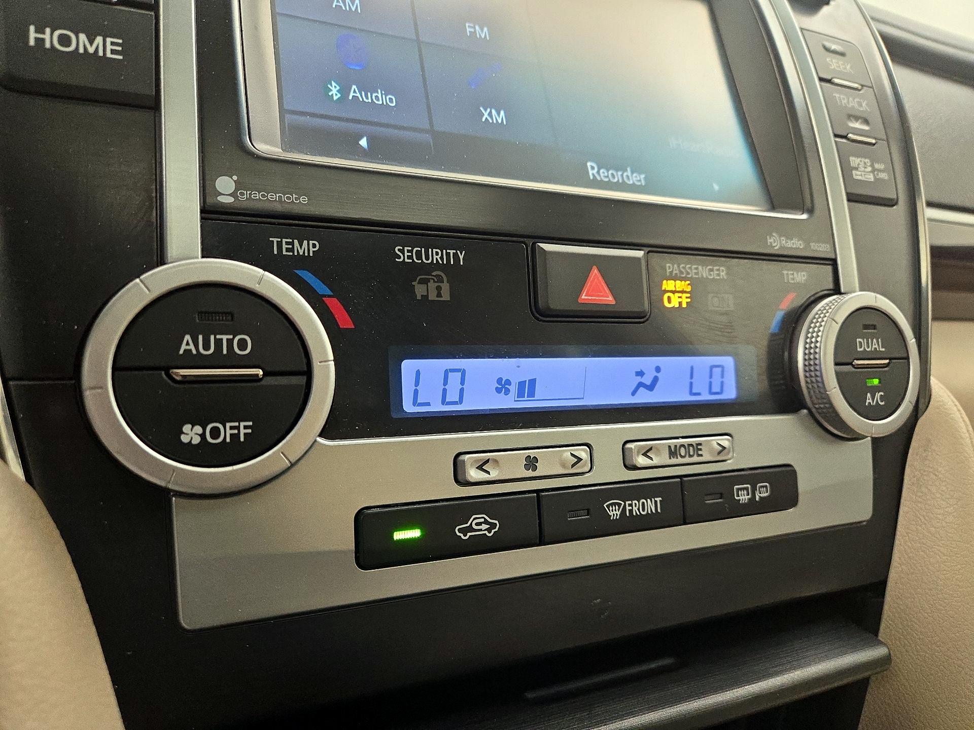 Thumbnail: 2014 Toyota Camry - 16