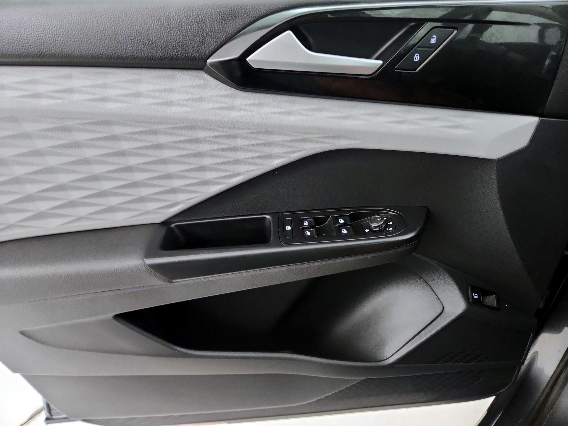 Thumbnail: 2023 Volkswagen Taos - 12