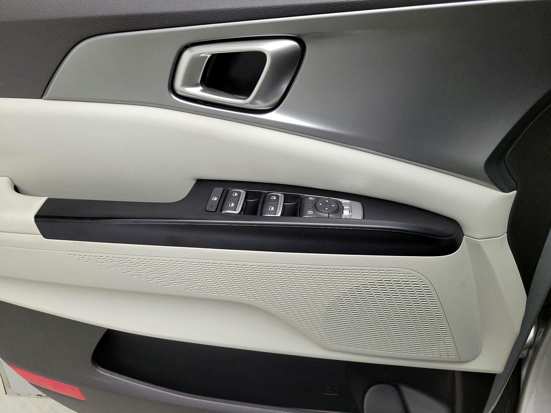 Thumbnail: 2023 Kia Carnival - 12