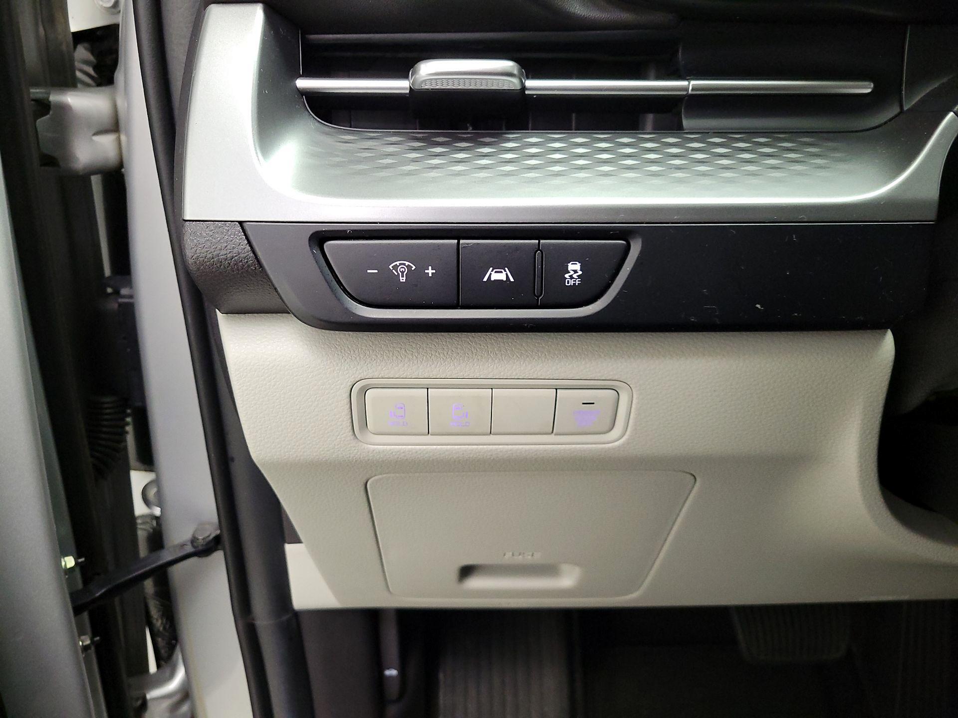 Thumbnail: 2023 Kia Carnival - 13