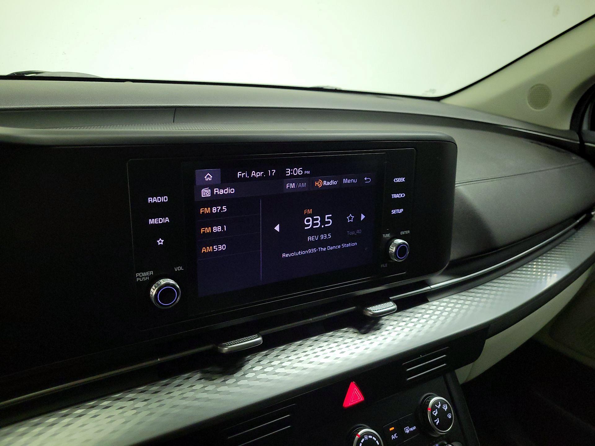 Thumbnail: 2023 Kia Carnival - 15