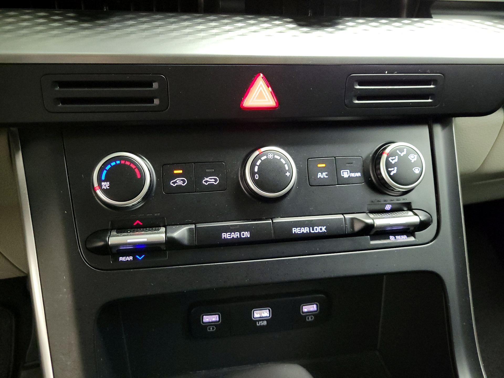 Thumbnail: 2023 Kia Carnival - 16