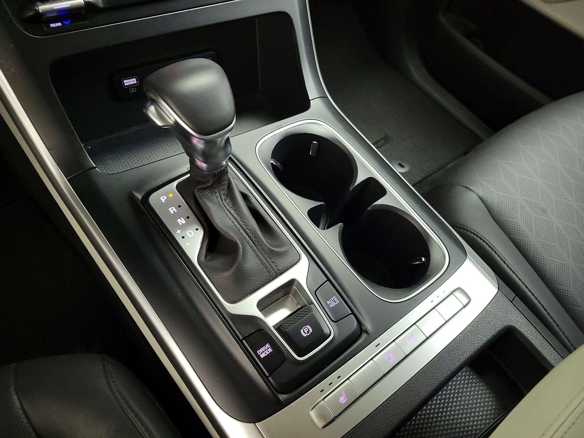 Thumbnail: 2023 Kia Carnival - 17