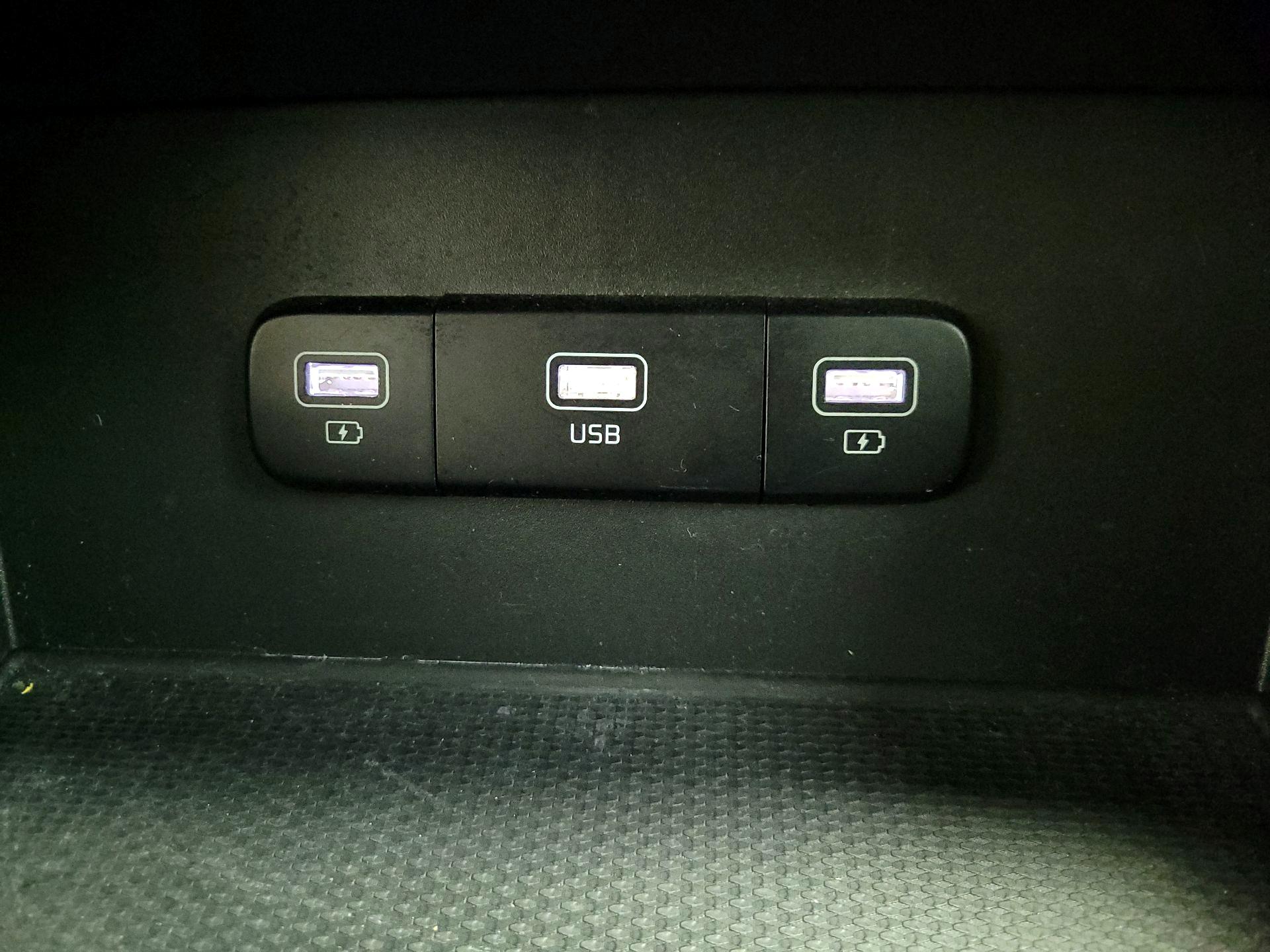 Thumbnail: 2023 Kia Carnival - 18