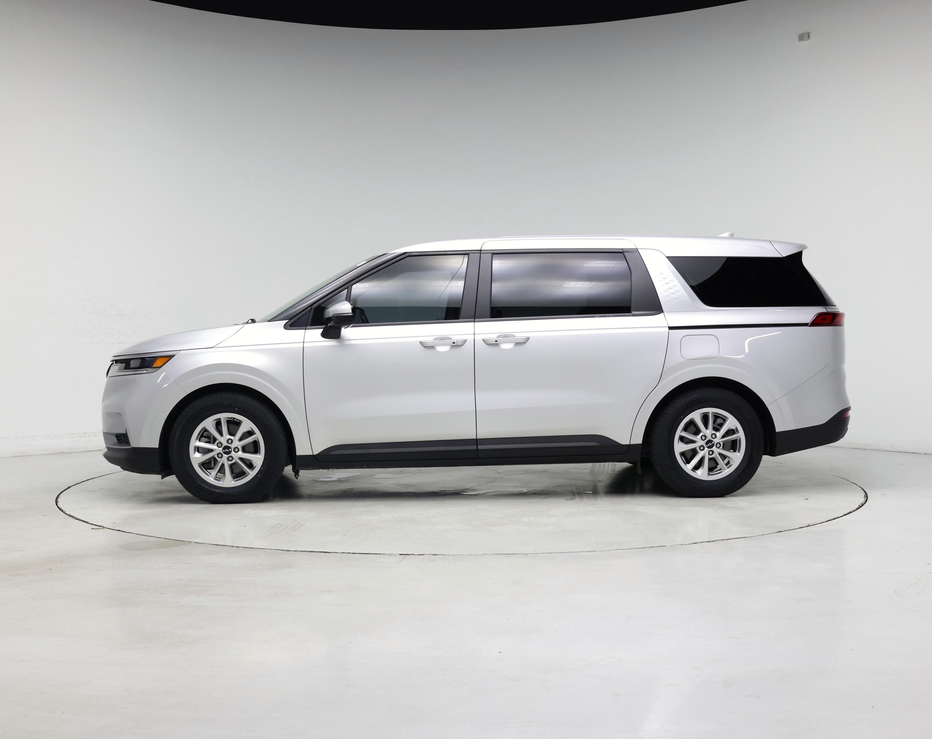 Thumbnail: 2023 Kia Carnival - 3