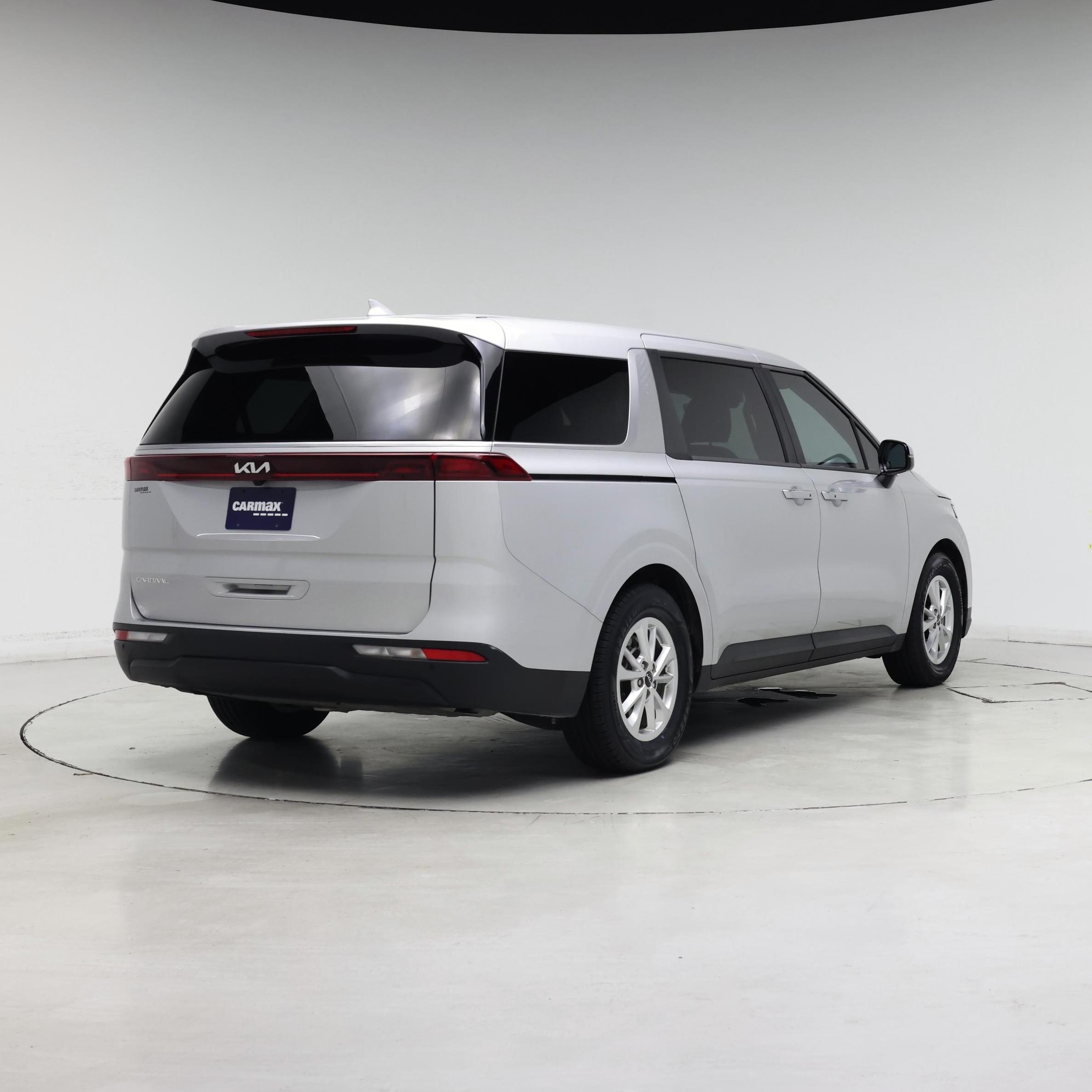 Thumbnail: 2023 Kia Carnival - 8