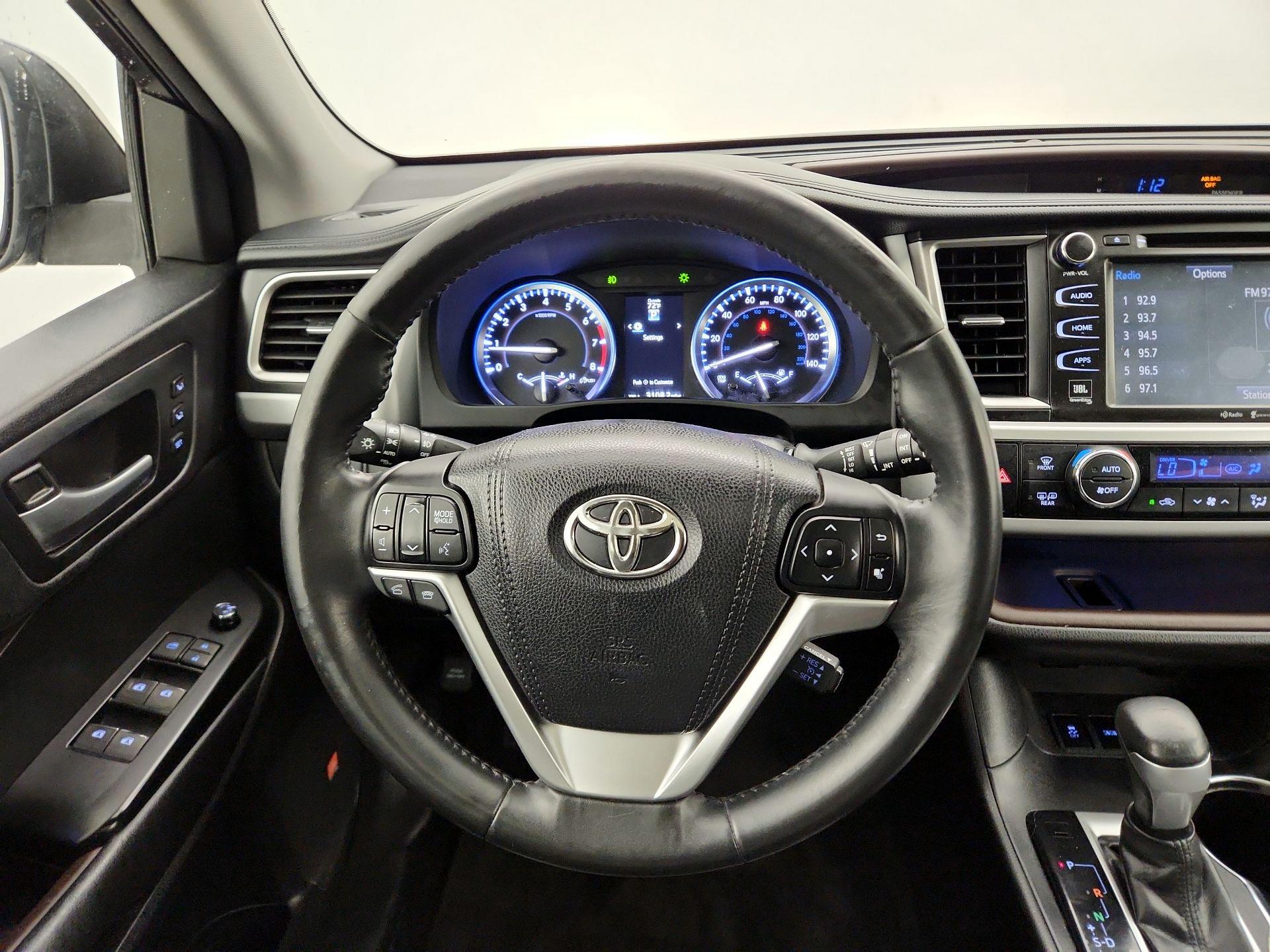 Thumbnail: 2015 Toyota Highlander - 10